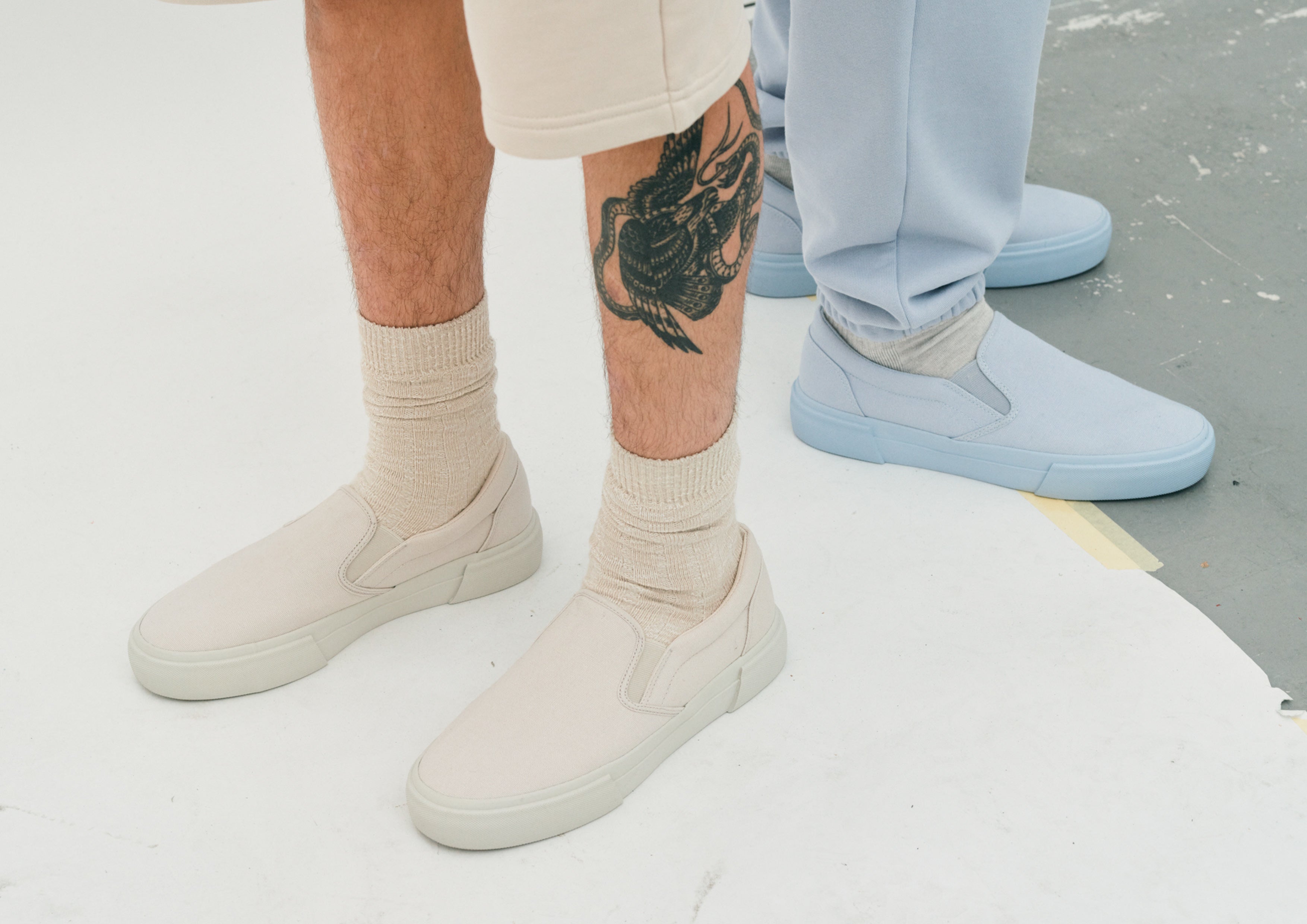 H&Mメンズ Blank Staples コットンスリッポンスニーカー¥4,999 