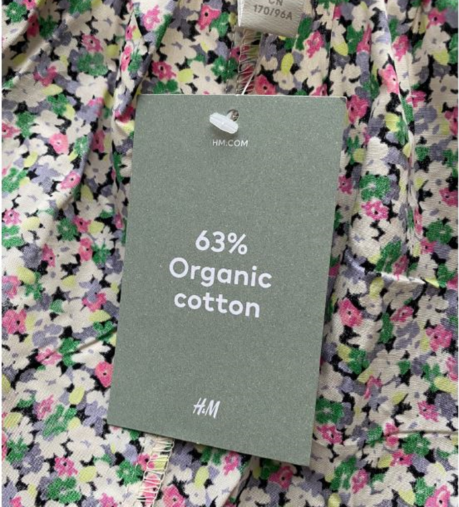 素材の内訳と割合を記載したH&Mのグリーンタグ