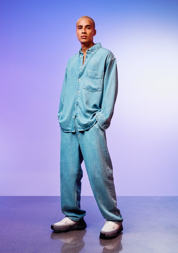 オーバーサイズフィットデニムシャツ￥4,999 ルーズプルオンデニム￥5,999