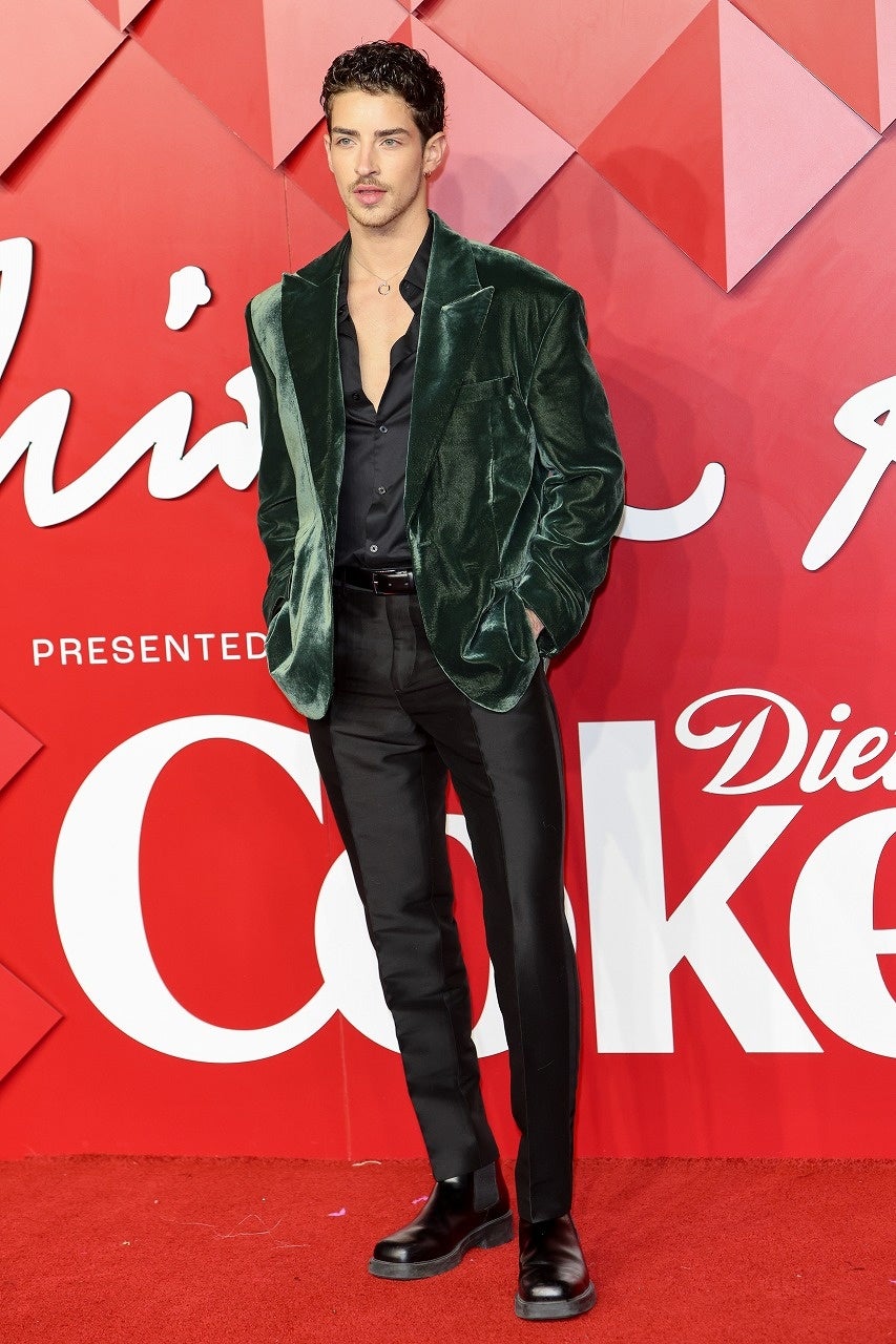 H M Metaverse Design Story Collection を身に纏い イリーナ シェイク シェイ ミッチェルら豪華ゲストが ブリティッシュ ファッション アワードに来場 H Mのプレスリリース H M Metaverse Design Story Collection を身に纏い イリーナ シェイク シェイ ミッチェルら豪華ゲストが ブリティッシュ ファッション アワードに来場 H Mのプレスリリース