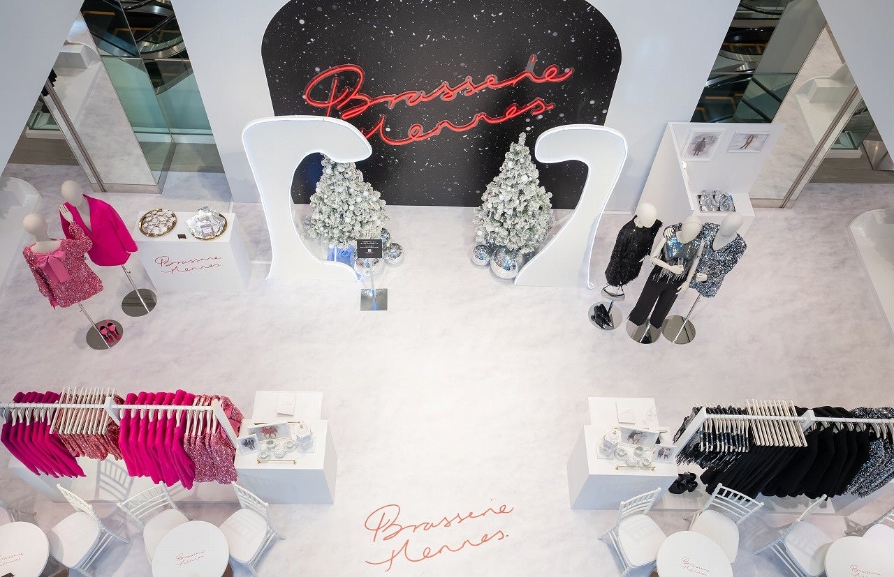 H&M 2022年 ホリデーキャンペーン 「Brasserie Hennes（ブラッスリー・へネス）」 新宿店イベント 1階 内観写真