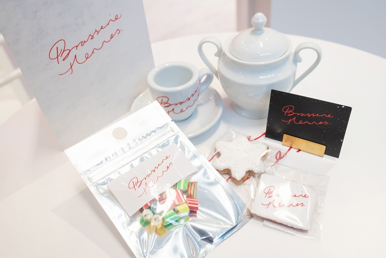 H&M 2022年 ホリデーキャンペーン 「Brasserie Hennes（ブラッスリー・へネス）」 新宿店イベント 1階 内観写真