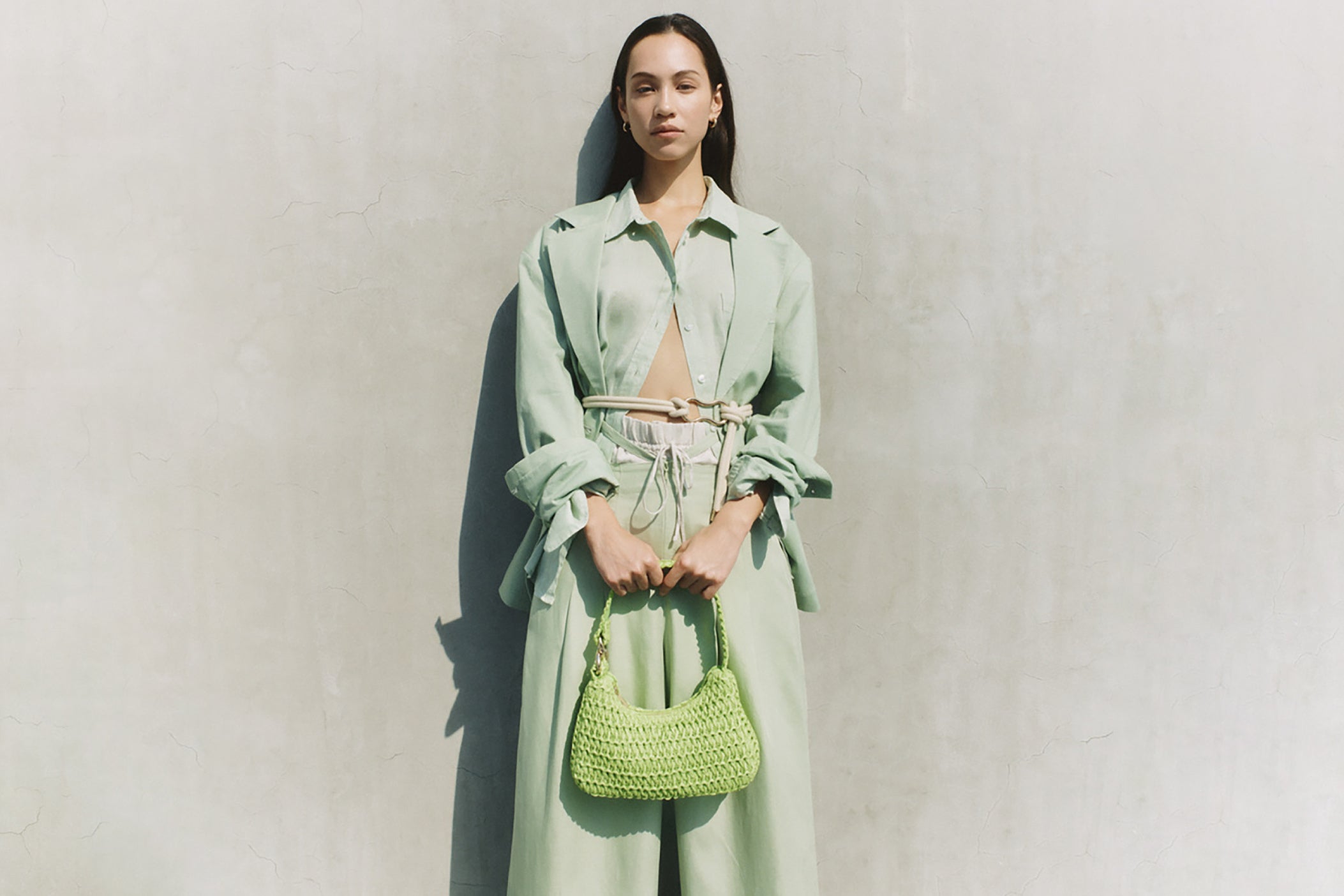 リネンシャツ¥2,999 リネンブレンドブレザー¥5,999 トラウザー¥4,999