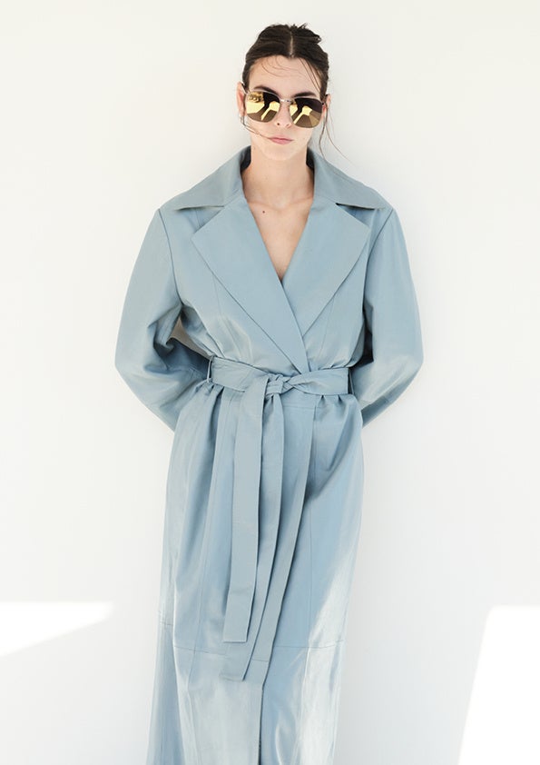 H&M Studio SS 2024コレクション：ベルテッド レザーコート¥69,999 （オンラインストア限定展開） 、サングラス 収納ポーチ付き ¥6,999