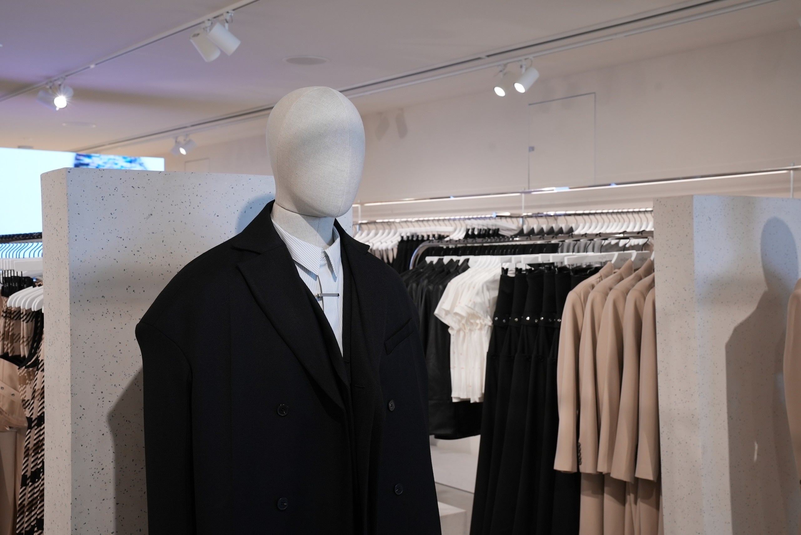 H&M 2024年 デザイナー・コラボレーション 「rokh H&M（ロク・ エイチ・アンド・エム）」