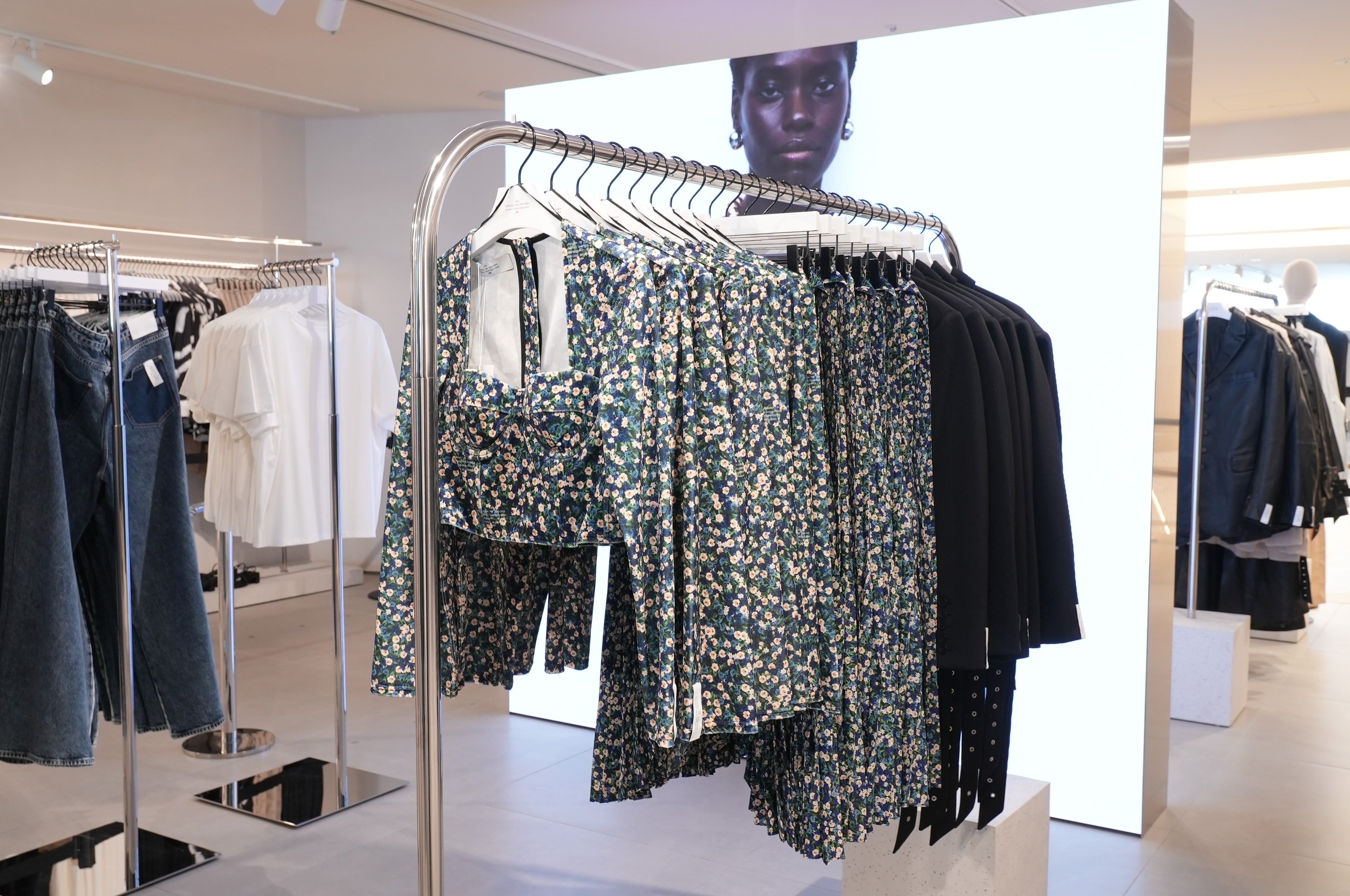 H&M 2024年 デザイナー・コラボレーション 「rokh H&M（ロク・ エイチ・アンド・エム）」