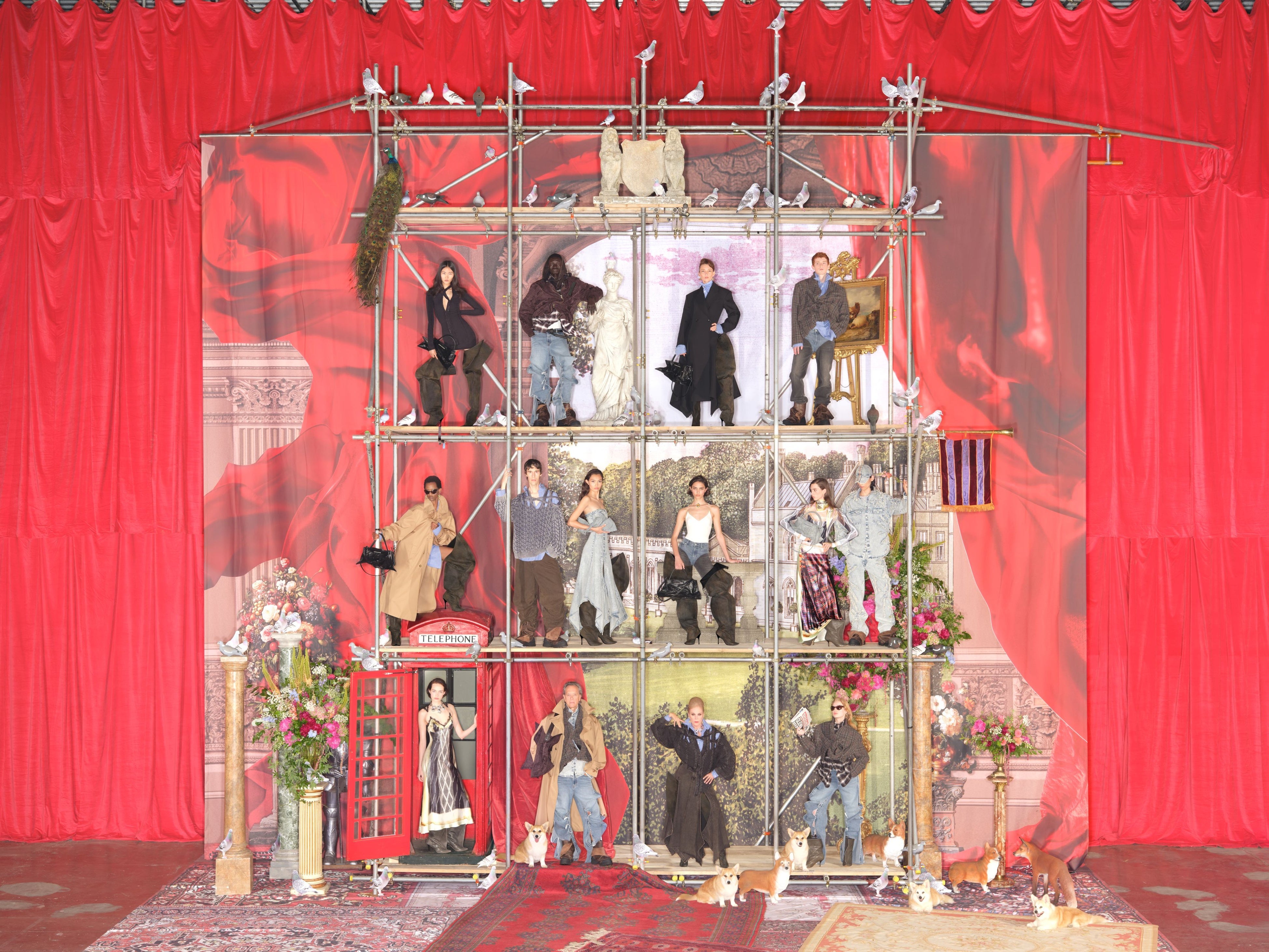 Glenn Martens × H&M 、遊び心あふれるキャンペーンビジュアルと全