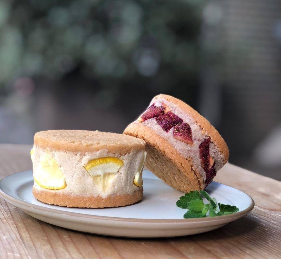 クッキーサンド　レモンといちご