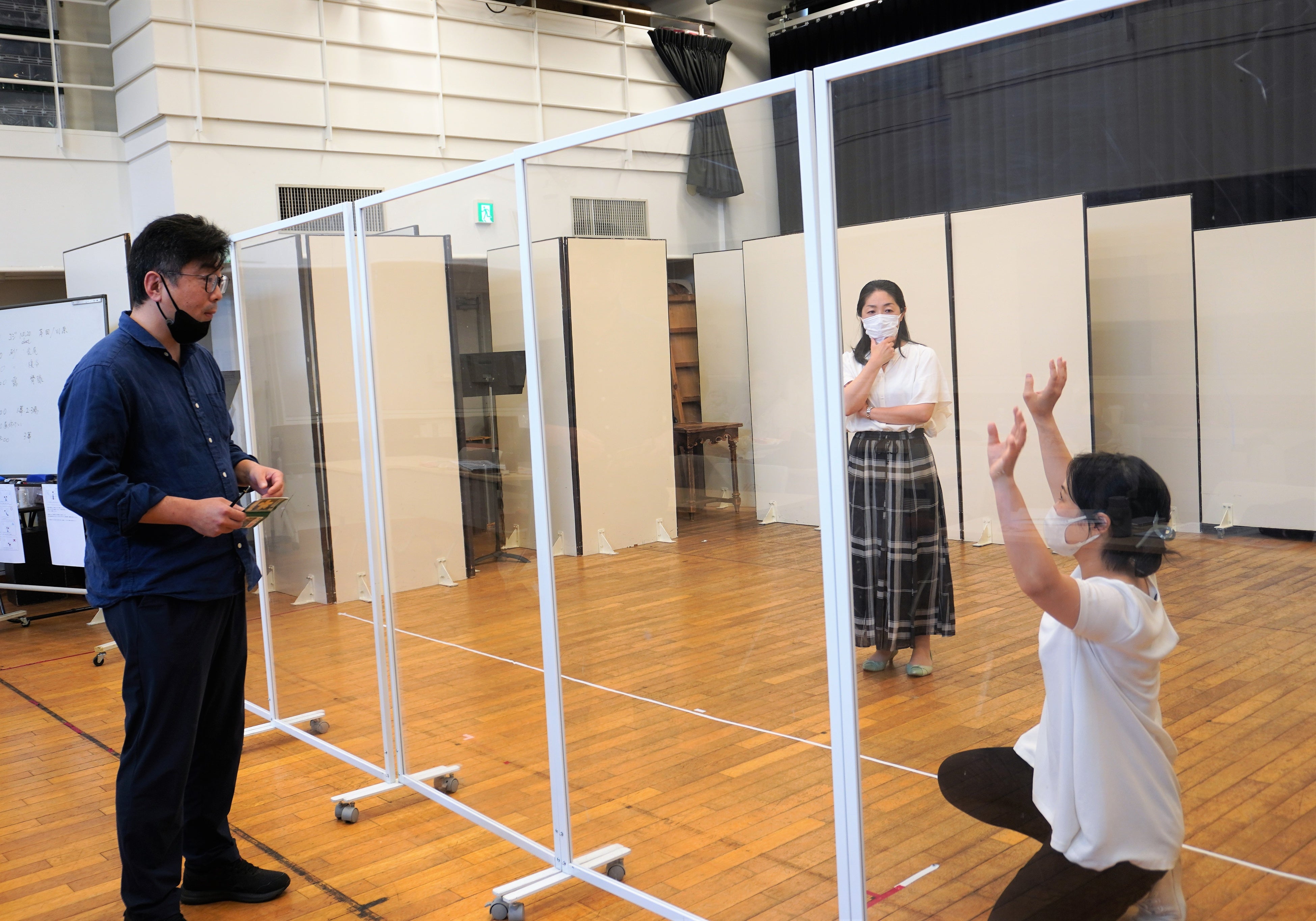 演技を検討している様子