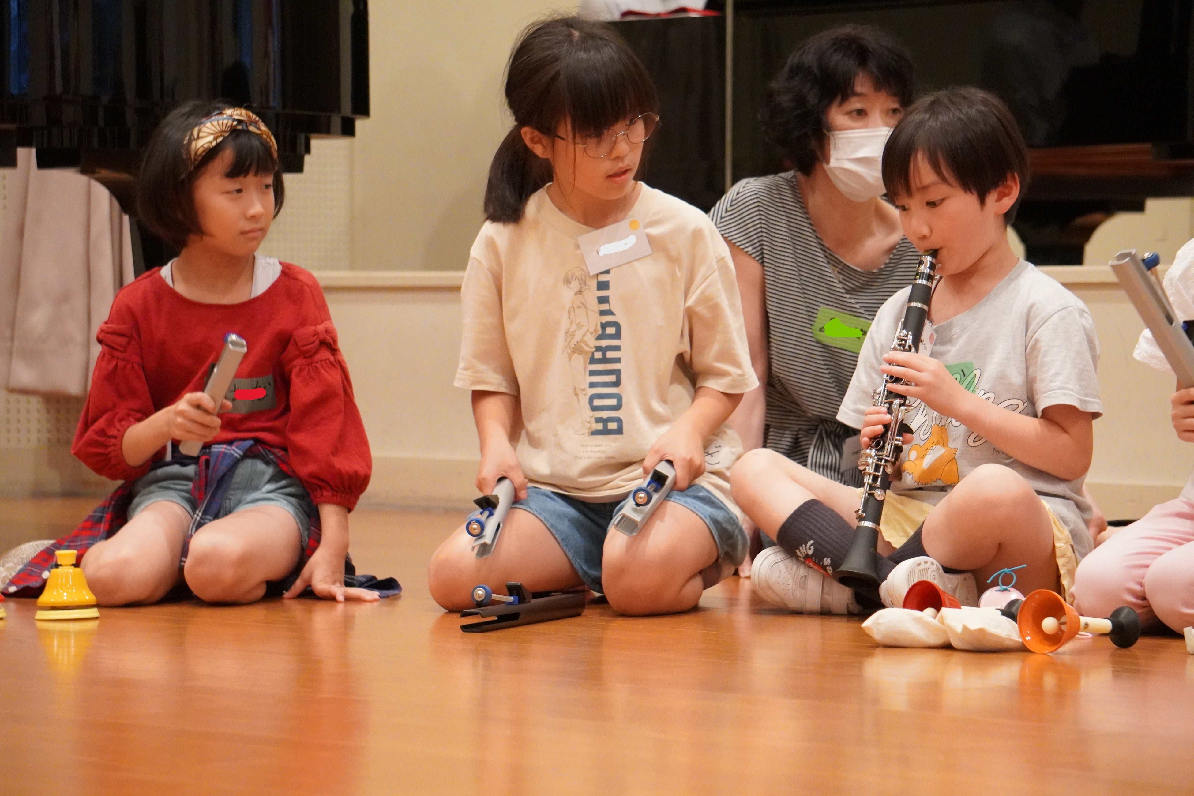 自分たちのヘンゼルとグレーテルを作曲しています