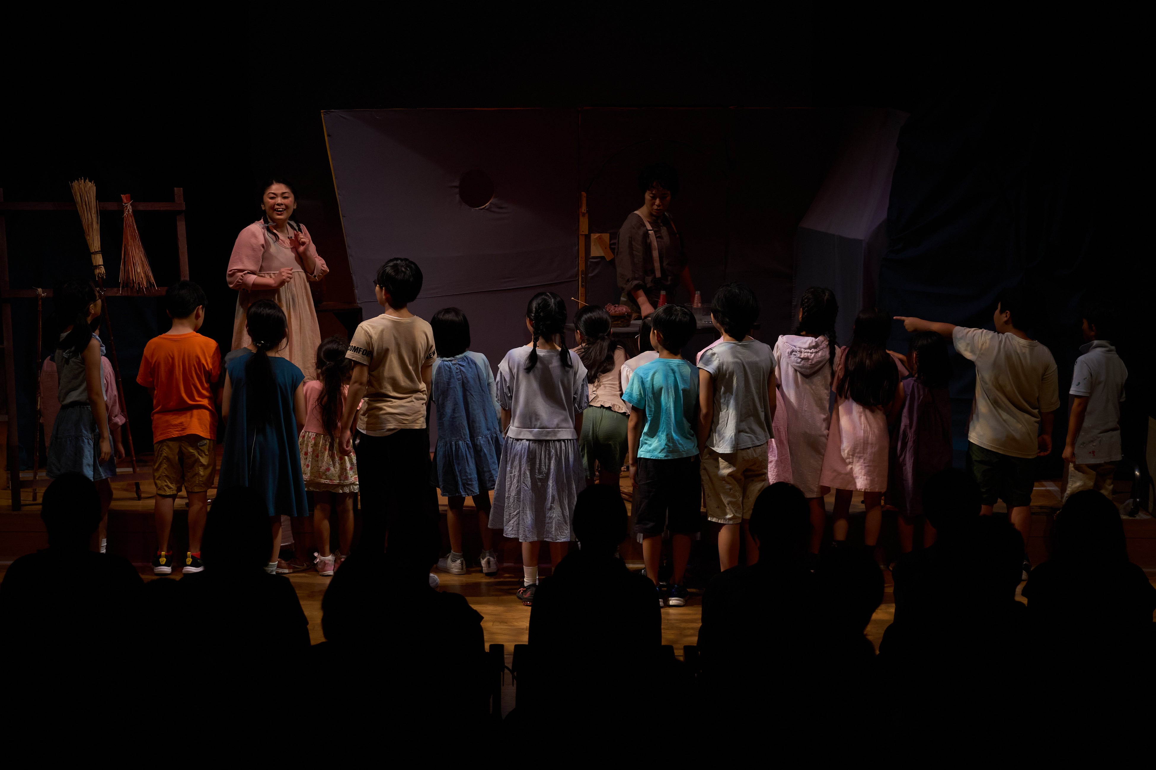 ヘンゼルとグレーテルの世界を覗きにやってきます