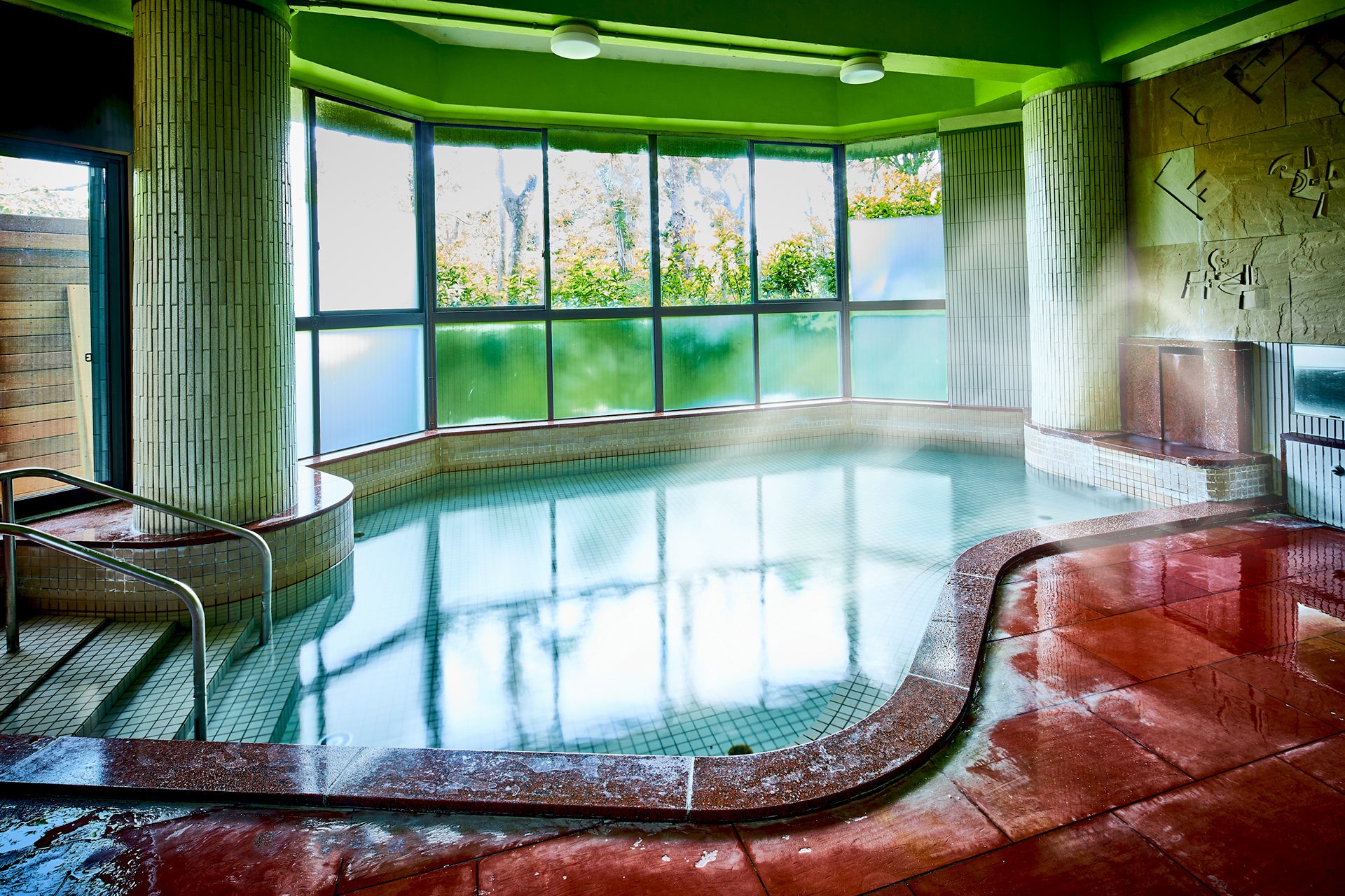 ＜バレルサウナ付き 大浴場＞