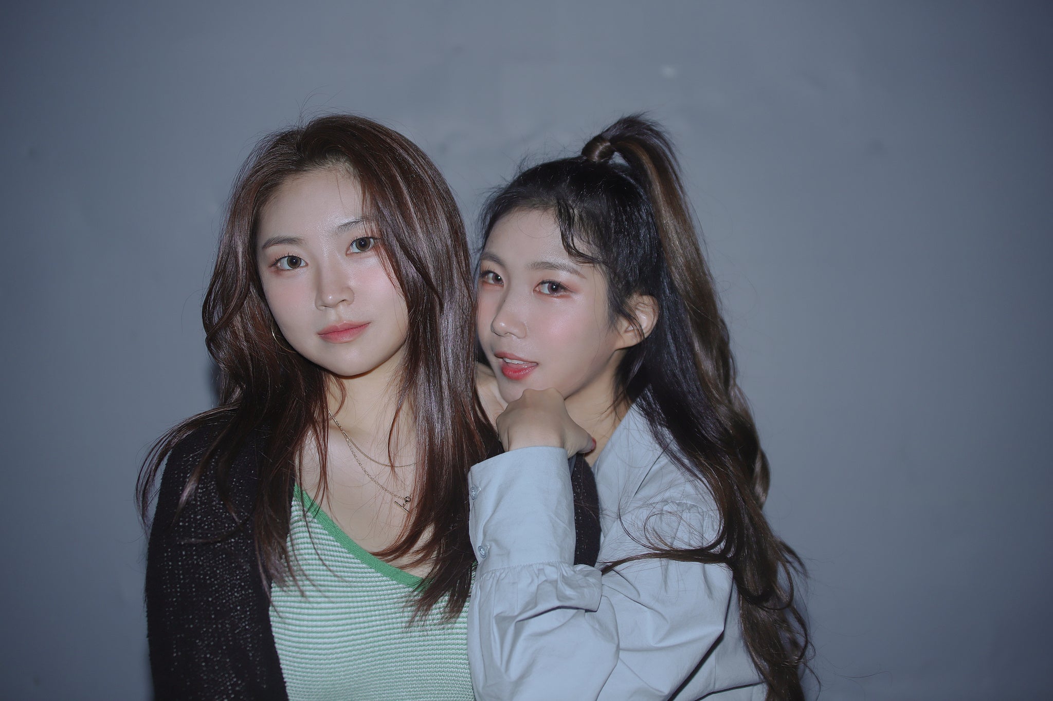 Keyboard：イ・サラ（左）、Vocal：アン・スルヒ（右）