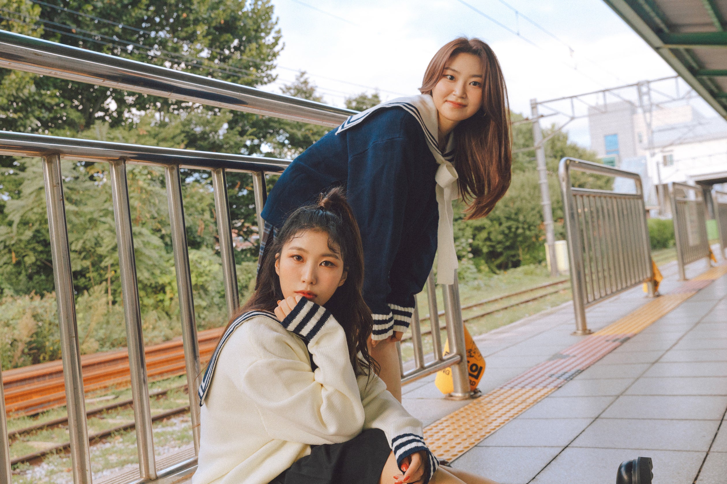 Keyboard：イ・サラ（左）、Vocal：アン・スルヒ（右）