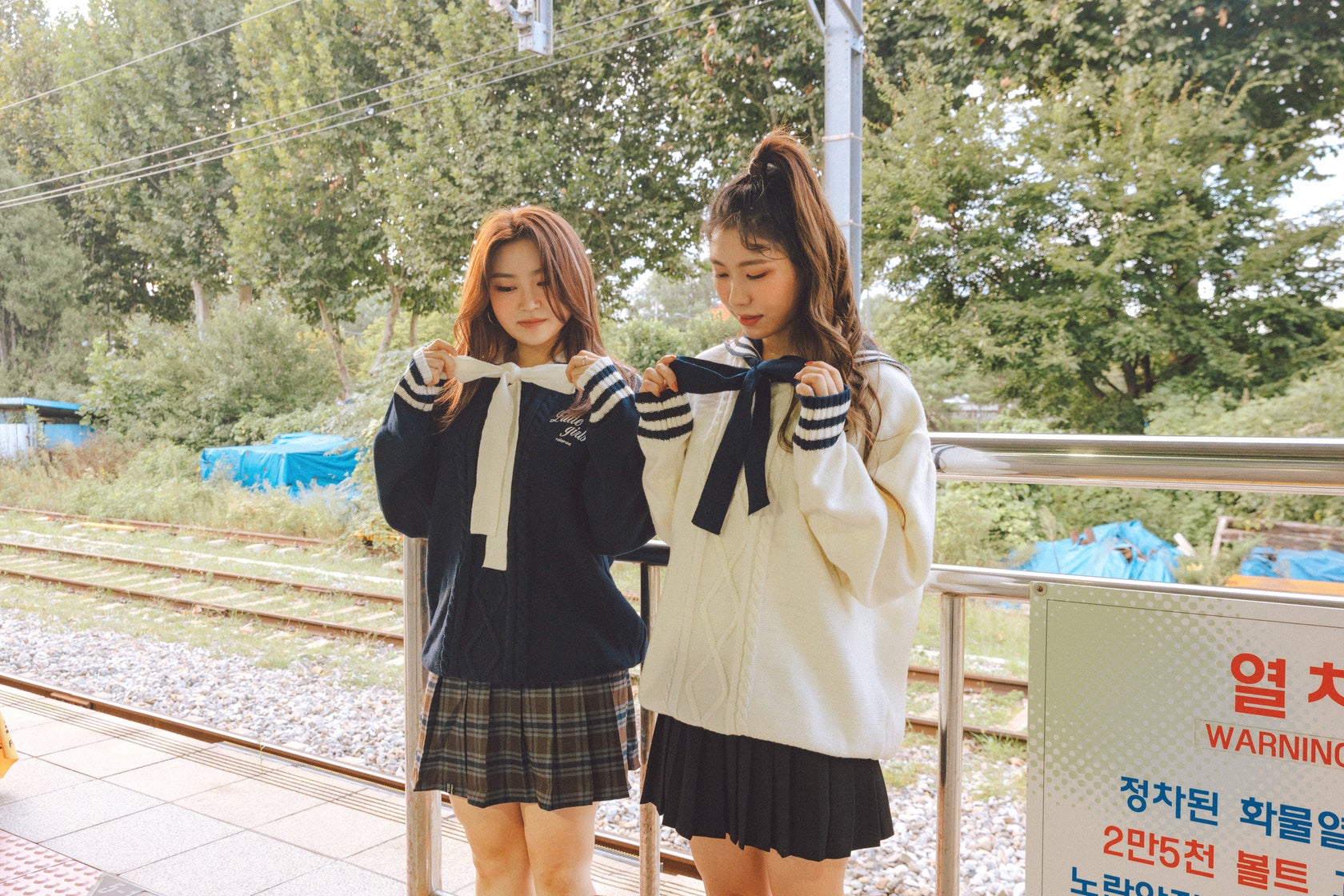 Keyboard：イ・サラ（左）、Vocal：アン・スルヒ（右）