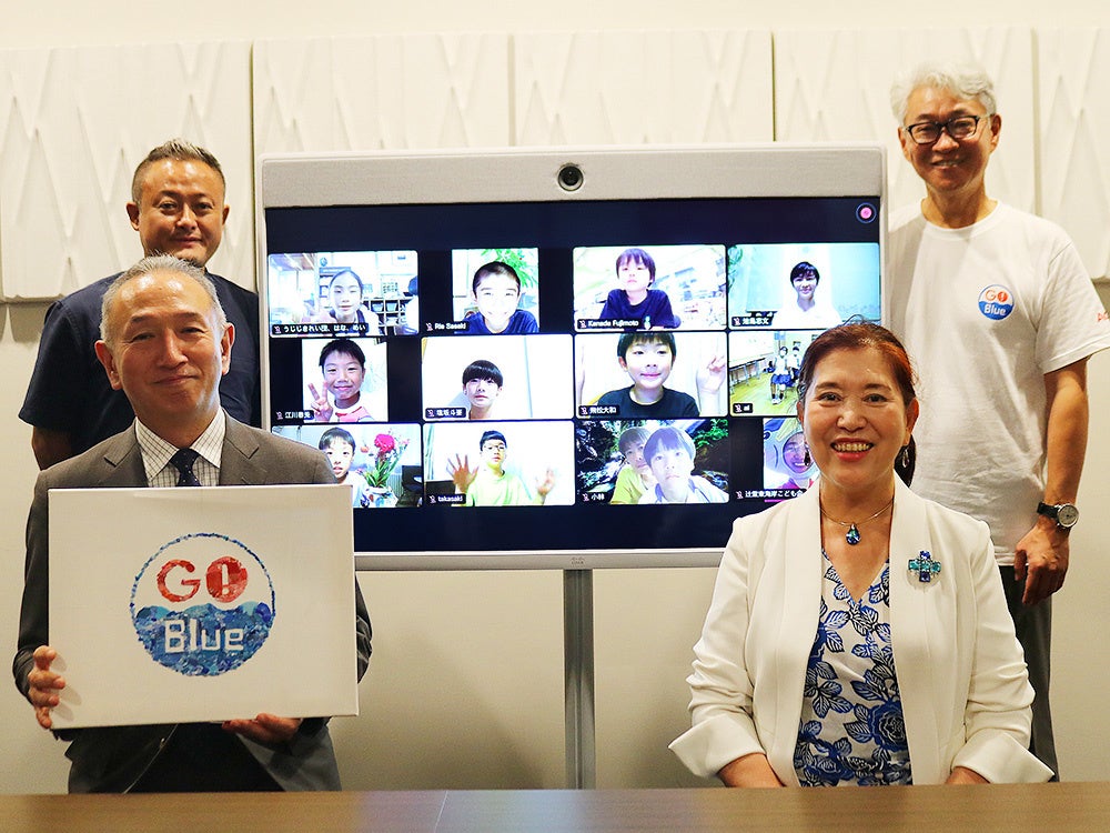 受賞者と審査員（表彰式にて）