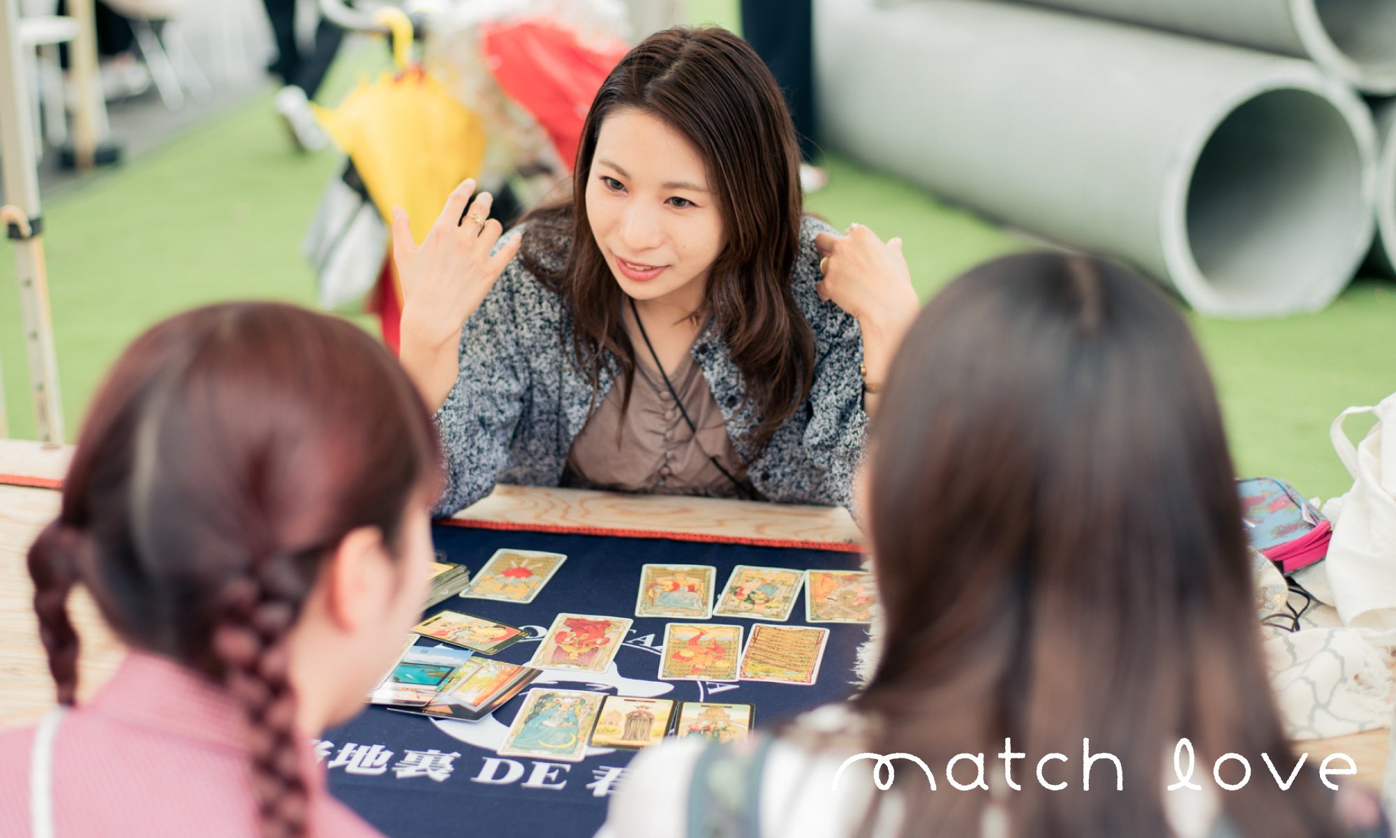 第１回：占いブースやヘアメイクブースなどの特設ブースがたくさん