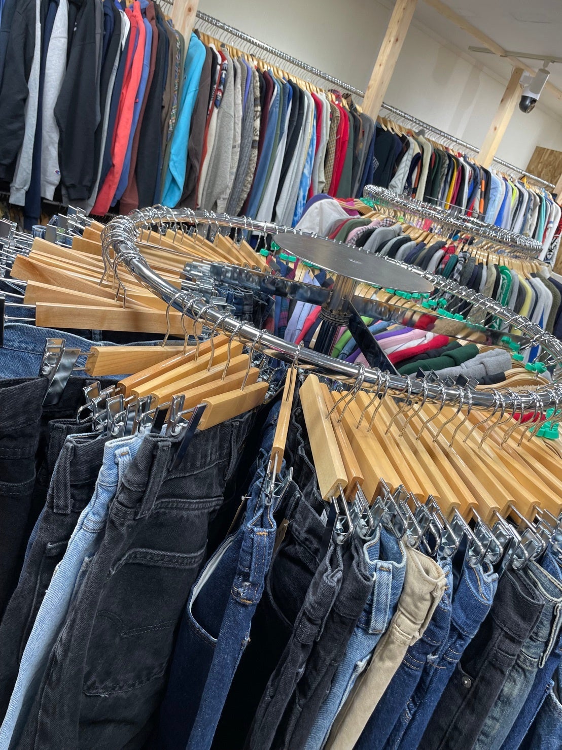 多様な商品が陳列される店内（画像は別店舗）