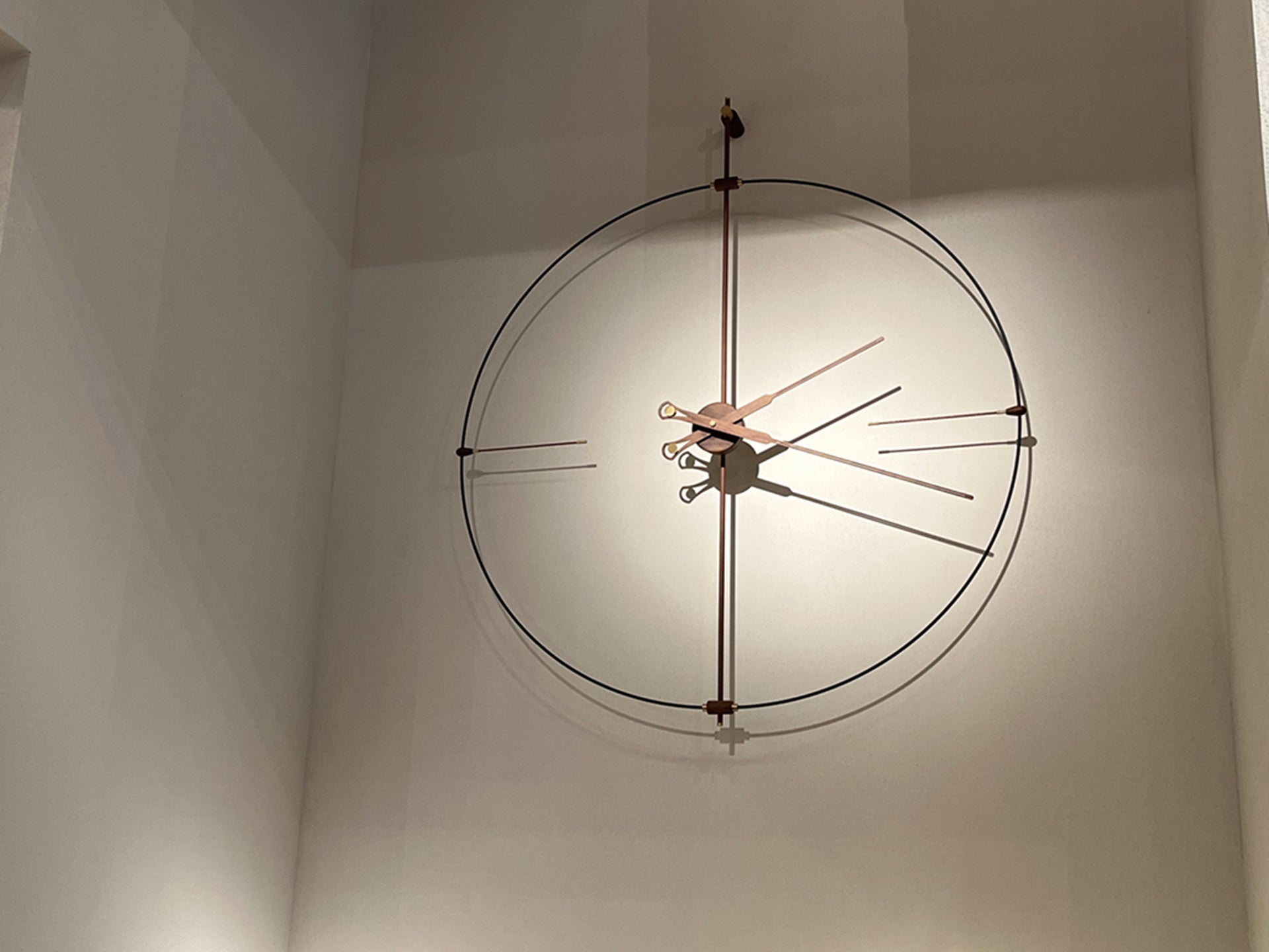 スペインのブランド”NOMON”(ノモン)の繊細で上質なウォールクロック photo by IL DESIGN