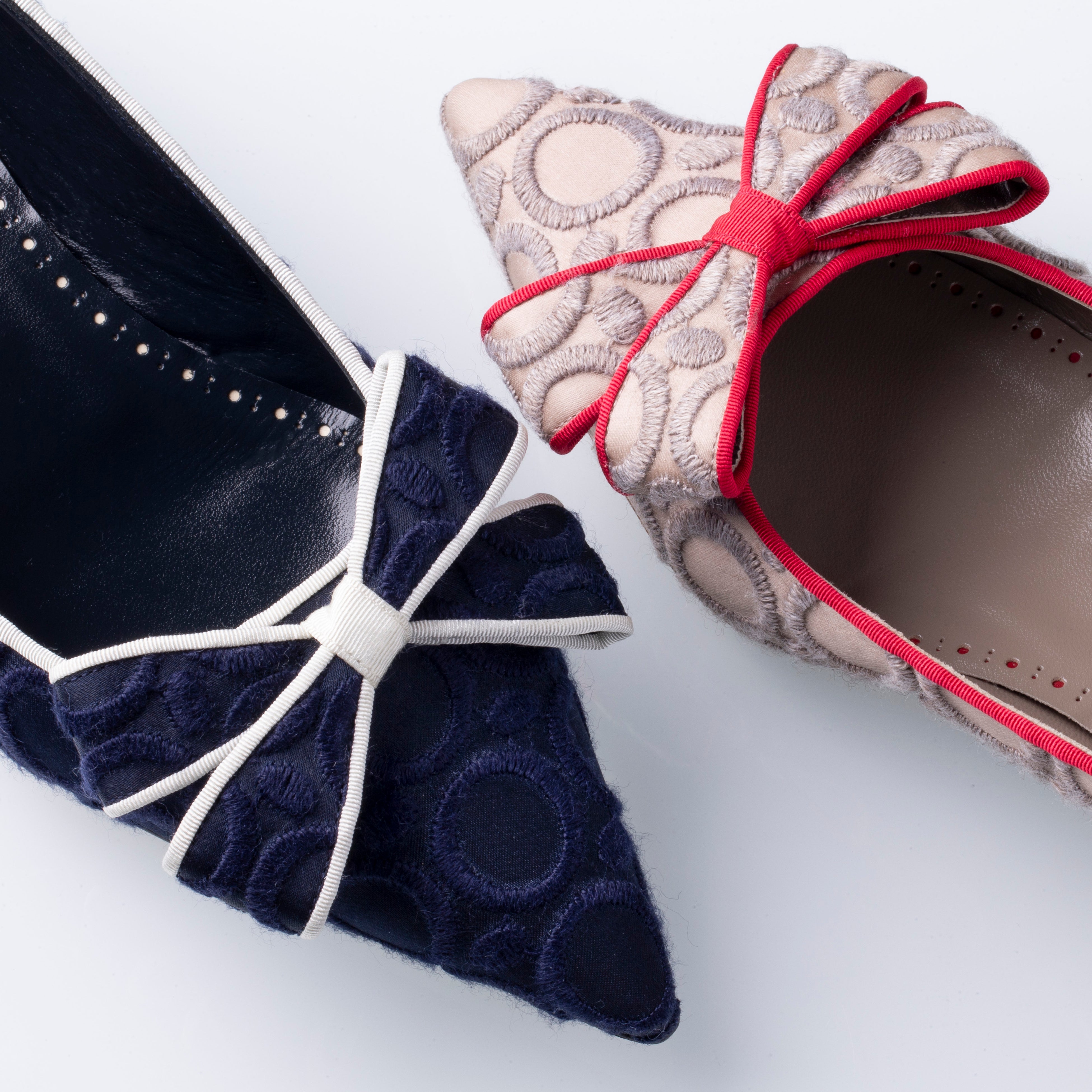 マノロ ブラニクより、ハプスブルクの気品を纏う、優美な新作