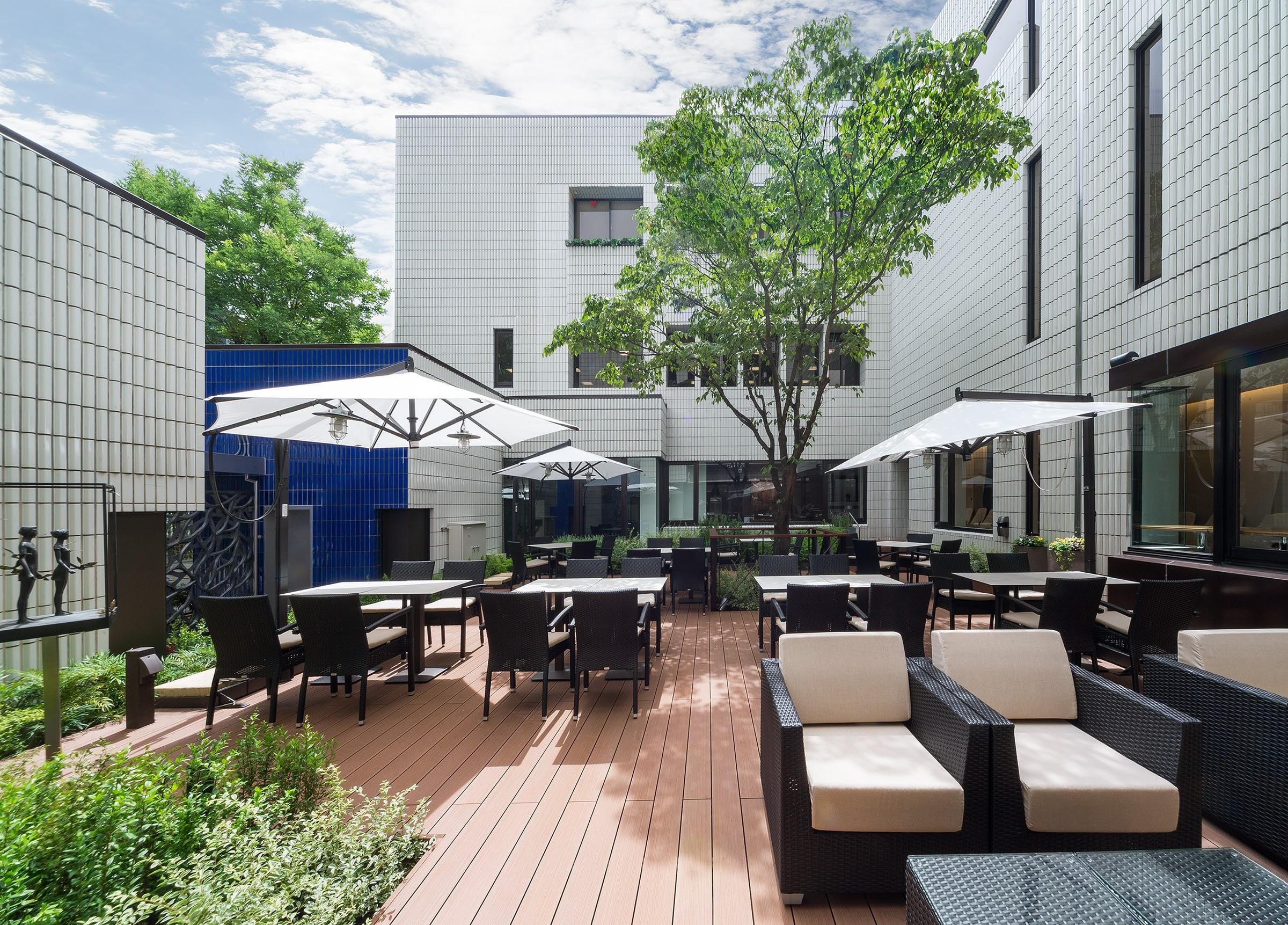 ヨックモック青山本店 BLUE BRICK LOUNGE