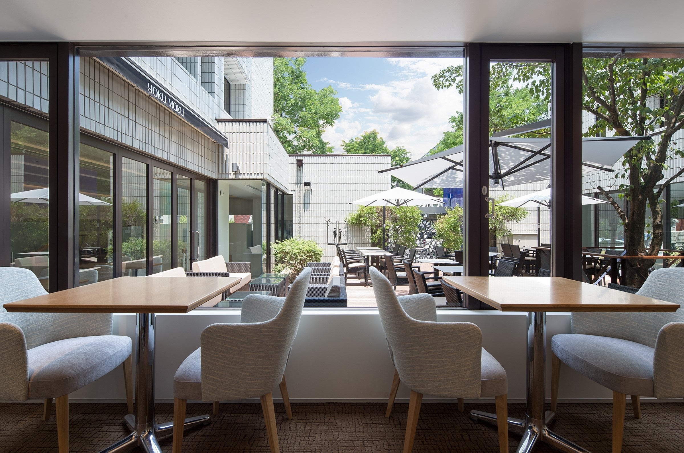 ヨックモック青山本店 BLUE BRICK LOUNGE