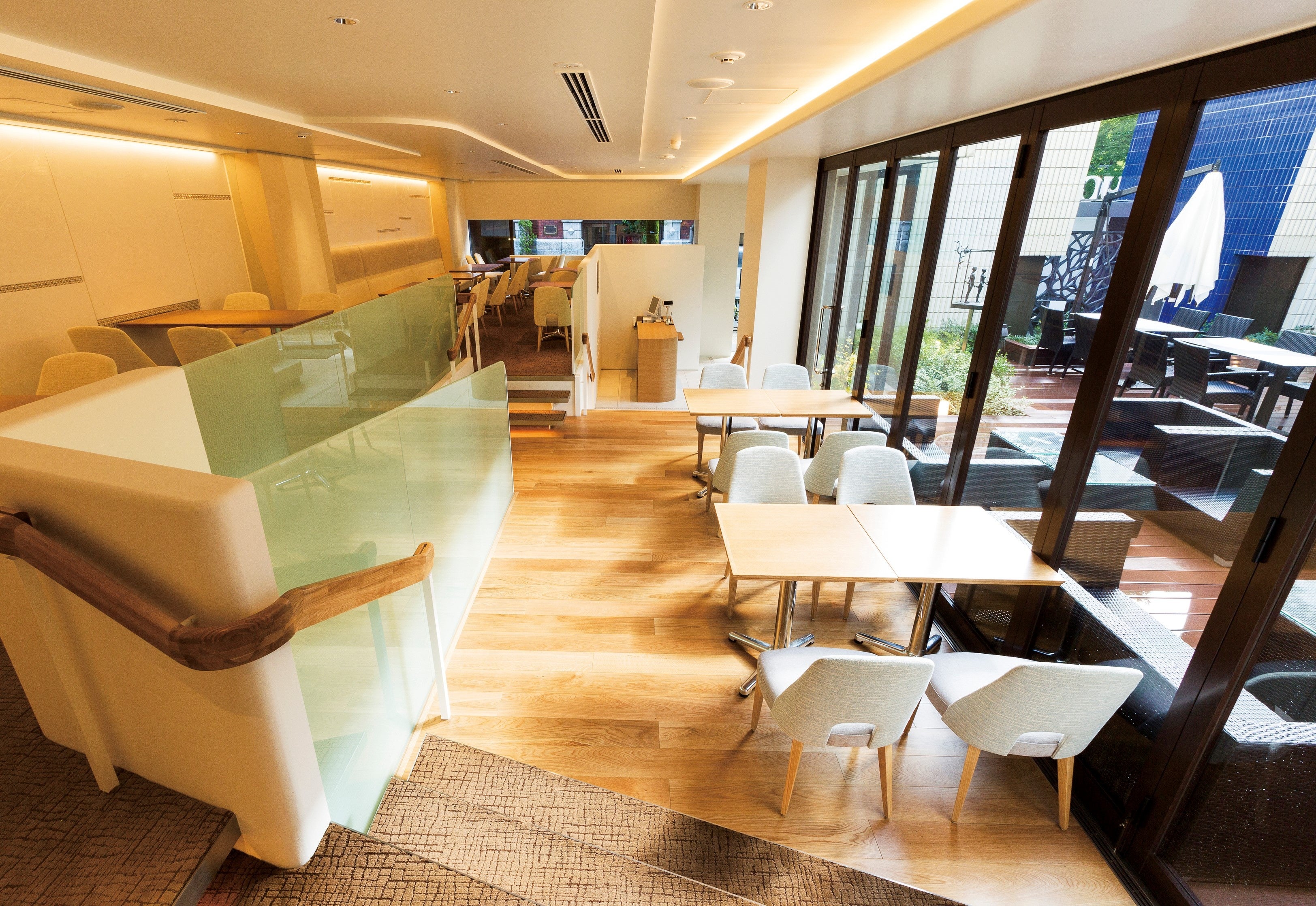 ヨックモック青山本店 BLUE BRICK LOUNGE