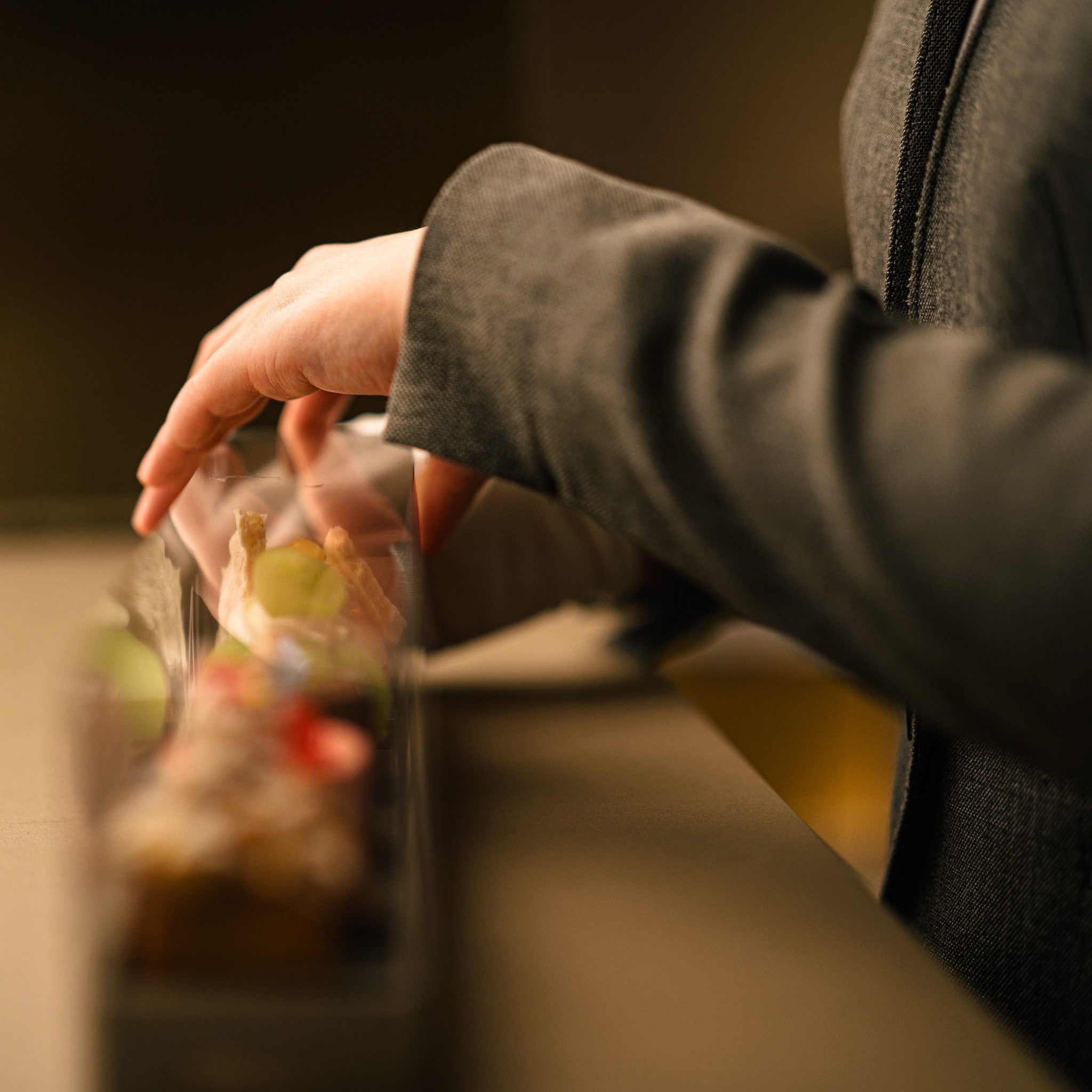 働く人とミニャルディーズ展