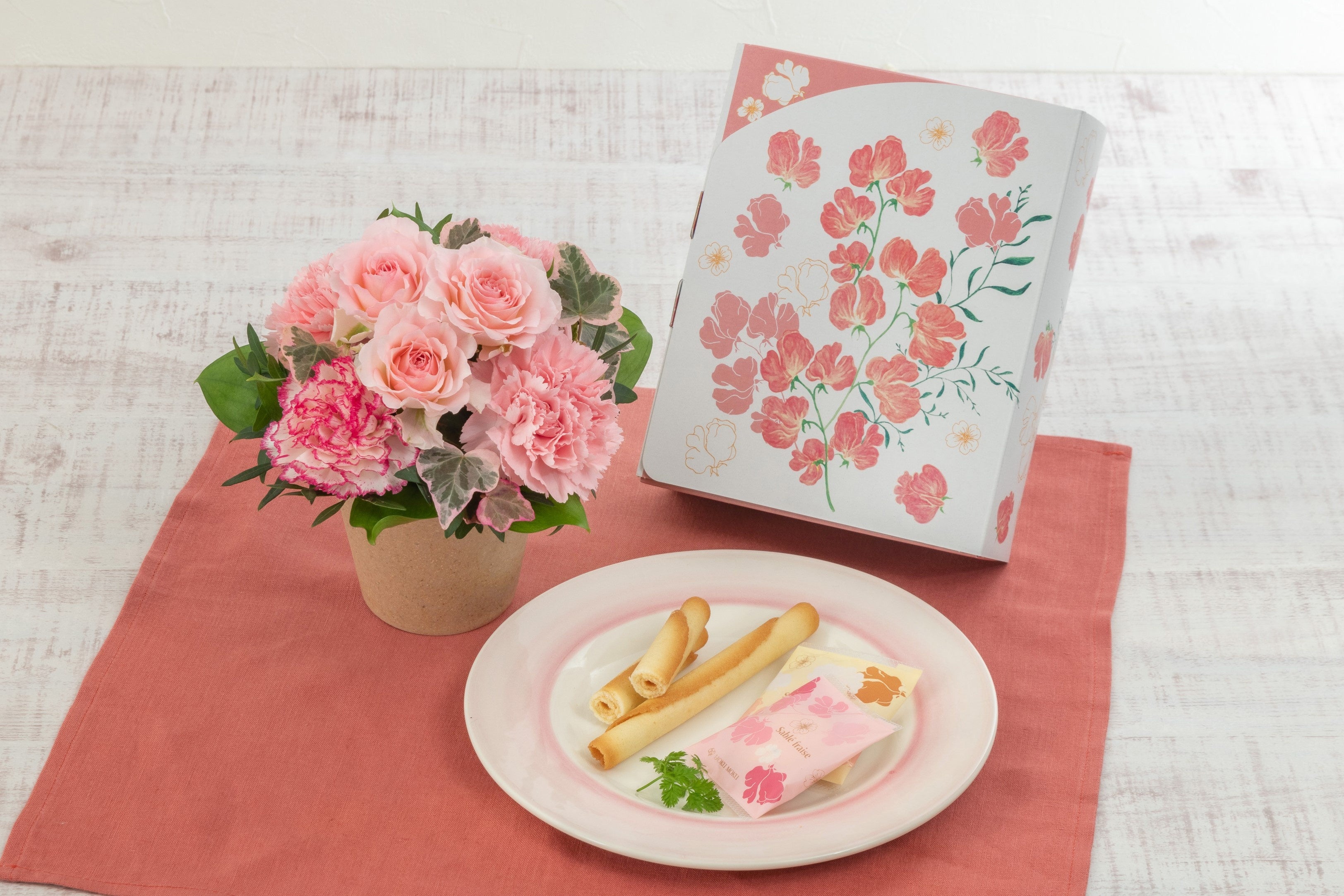 「カドー ドゥ プランタン」とアレンジメントのセット