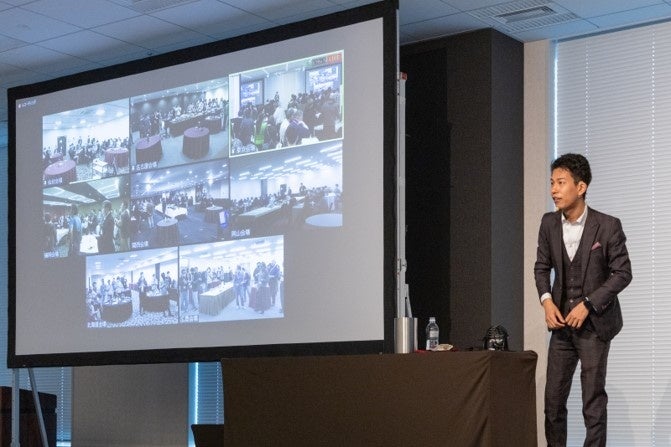 8会場を同時中継