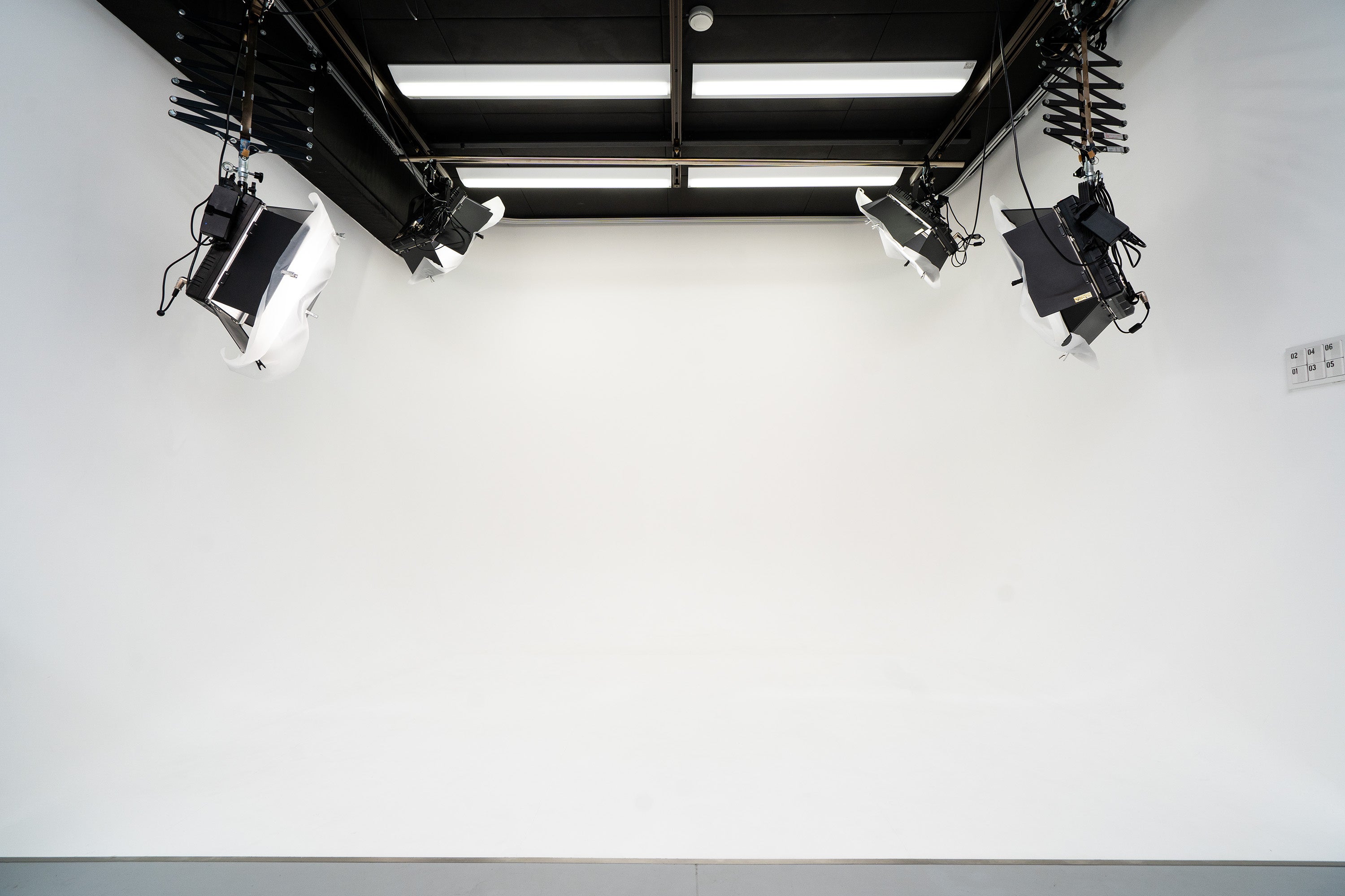 4面白ホリゾントスタジオ