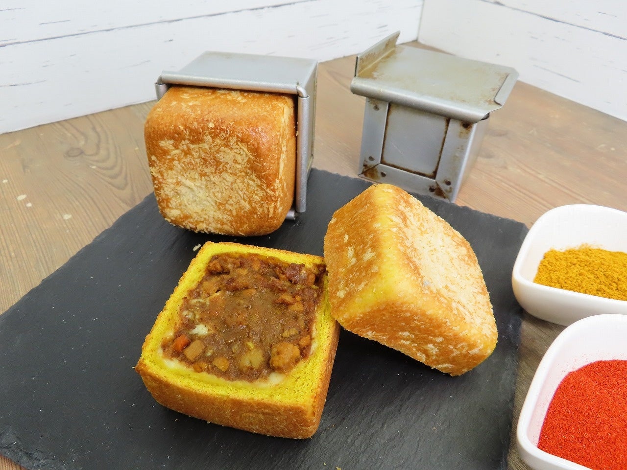 ミニ食パン生カレーパン