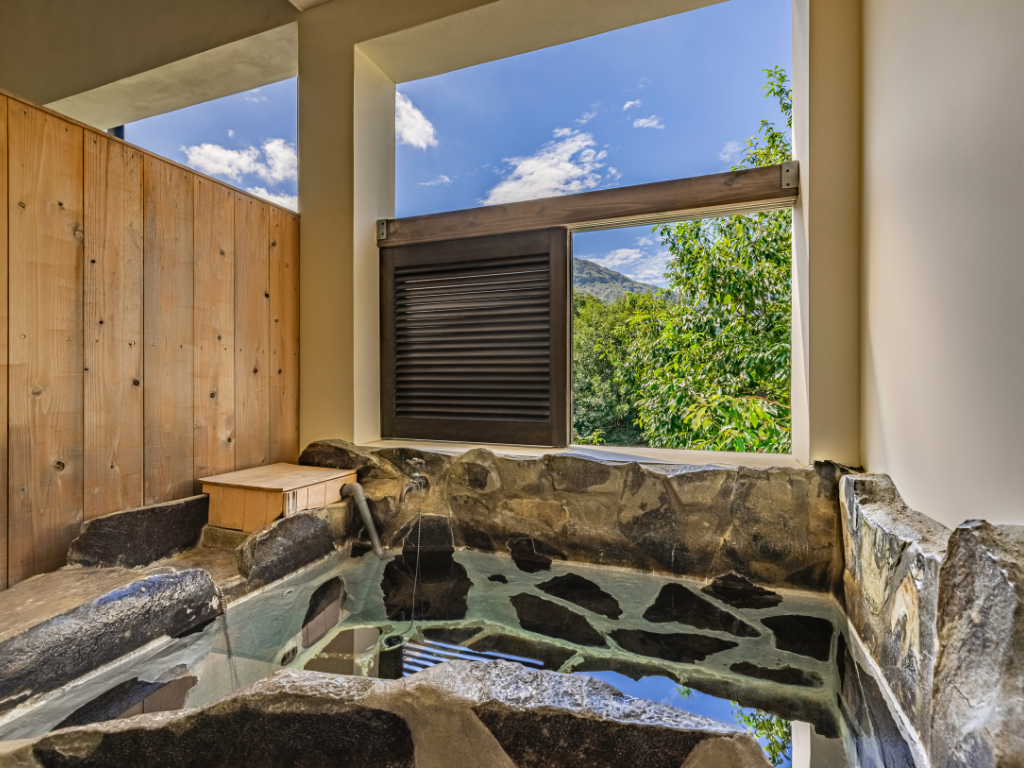 仙石原 品の木一の湯　客室露天風呂一例