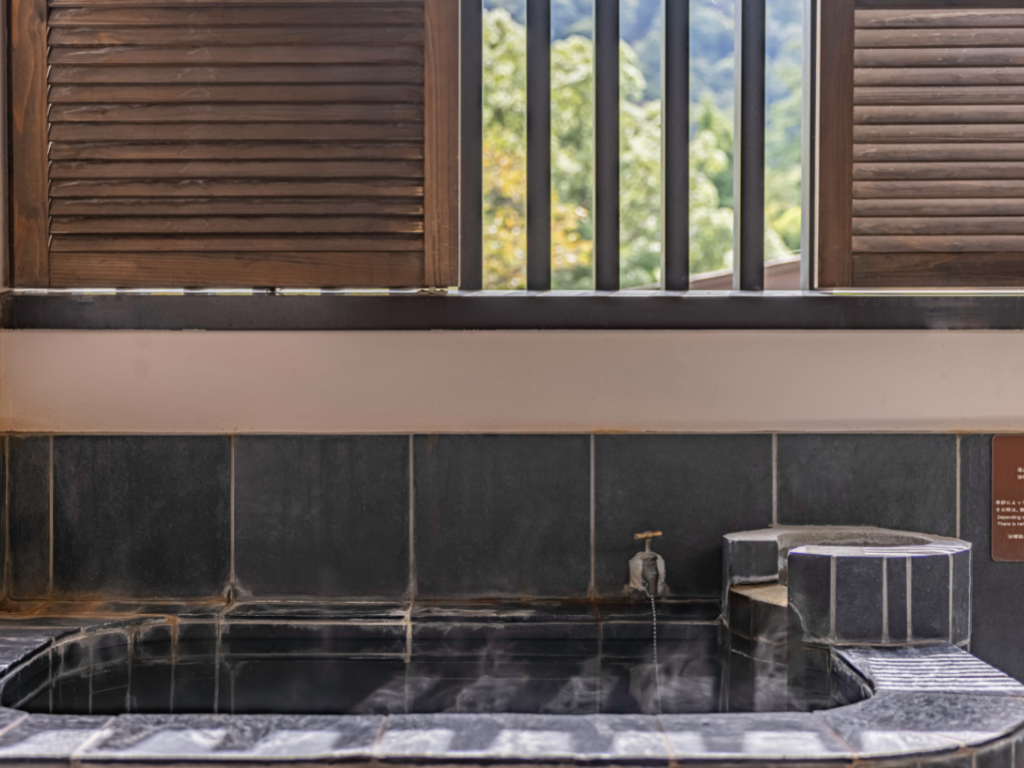 塔ノ沢 一の湯新館　客室露天風呂一例