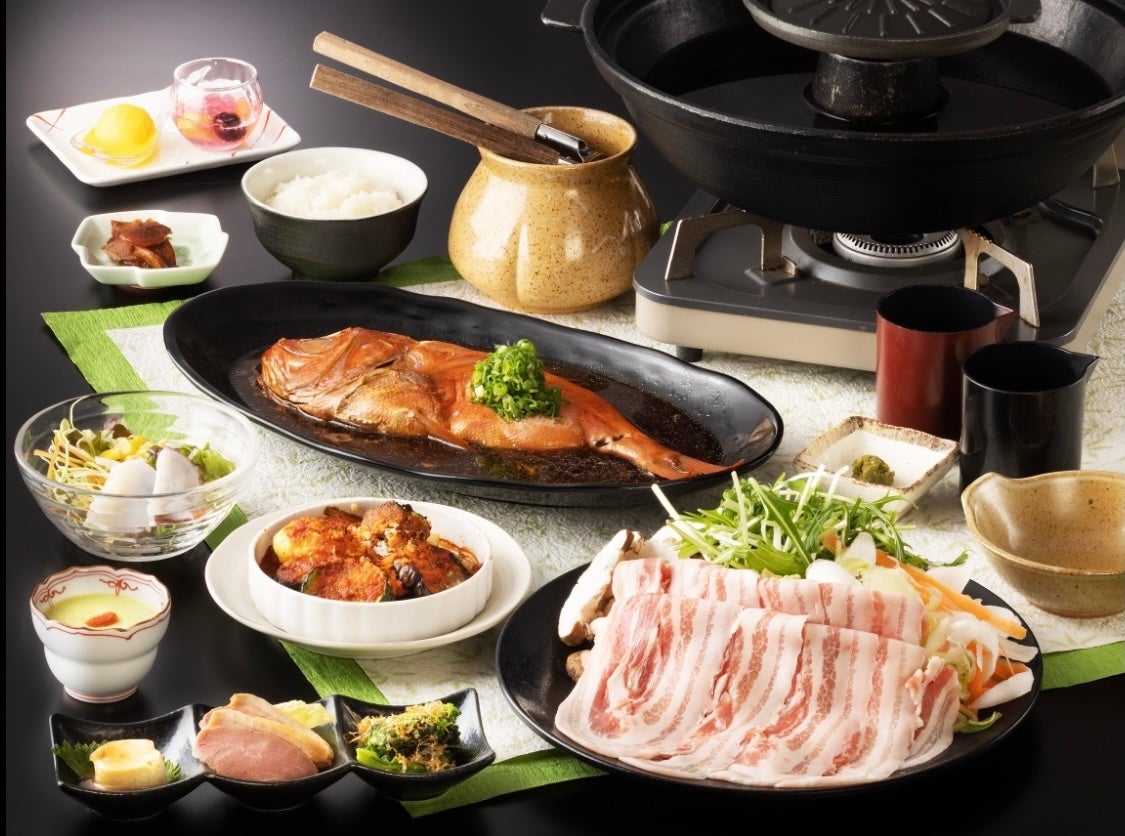 22春夏新規夕食メニュー2人前写真　こちらの半分の量で提供