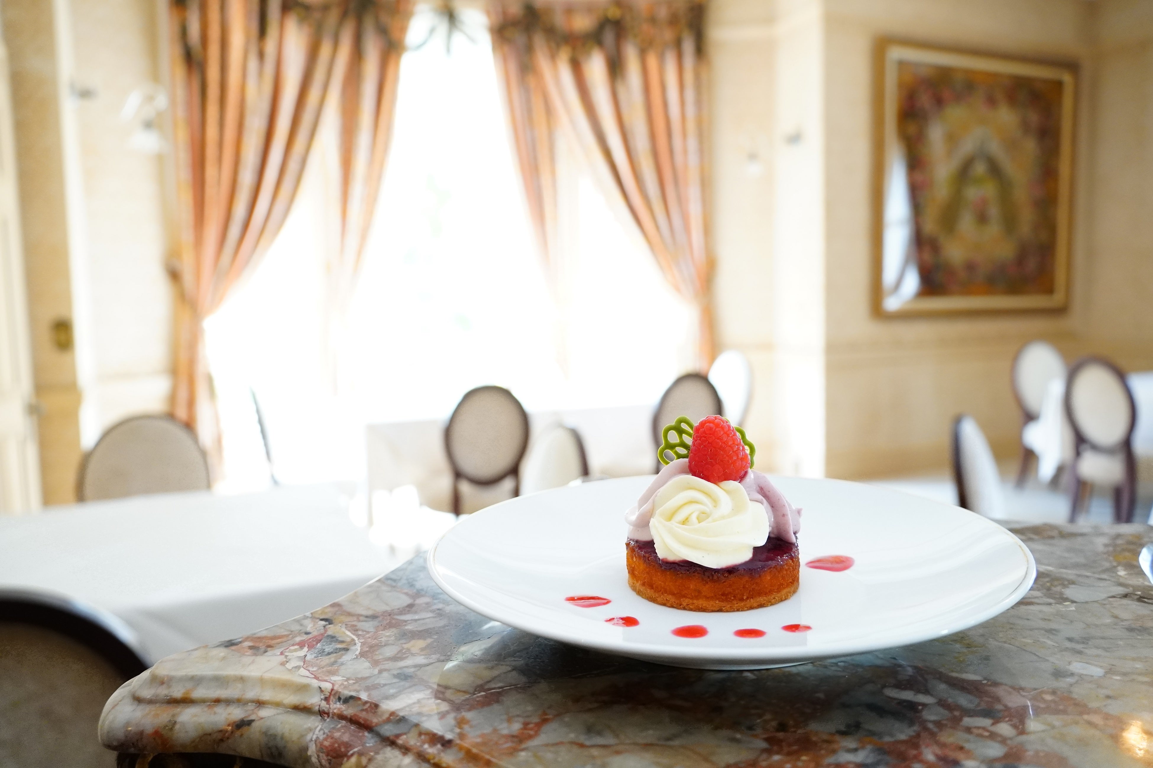 タルトスリーズ（鳳凰の間）