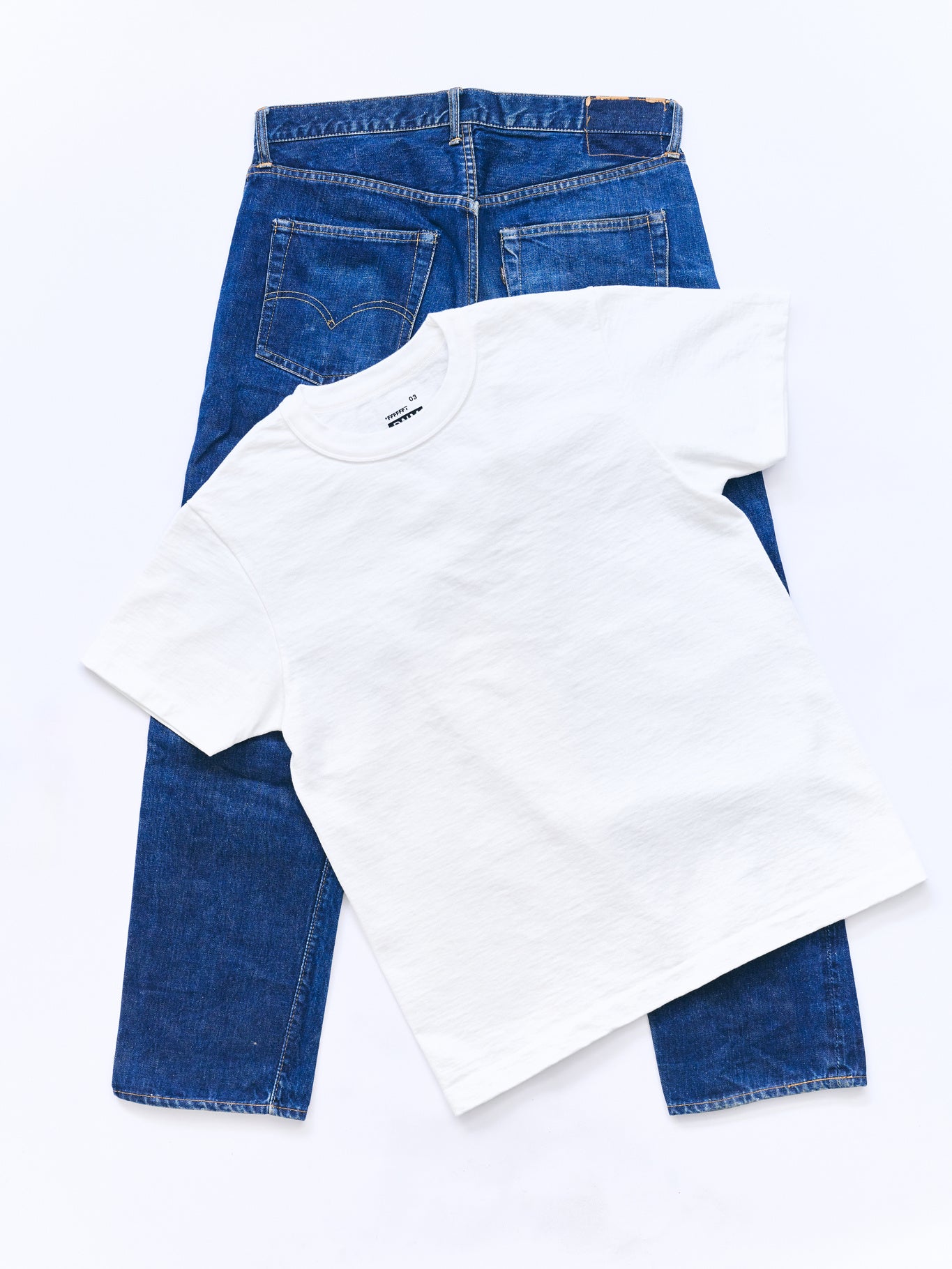  　原宿オープン限定　Tシャツ　白 白Tシャツ専門店「#FFFFFFT」初のオリジナル、デニムに合わせる