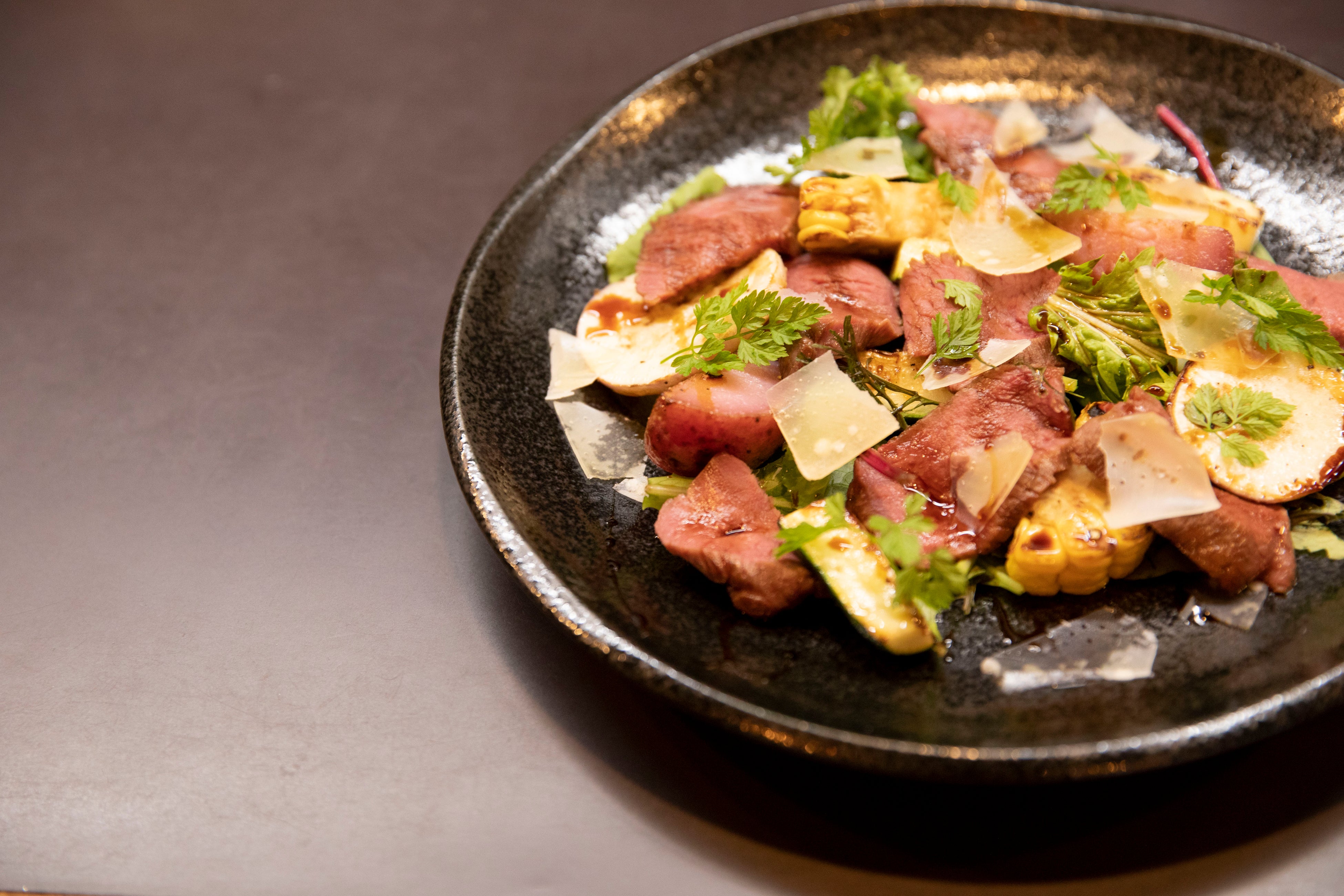 厳選オーガニック夏野菜と飛騨産鹿もも肉のタリアータ