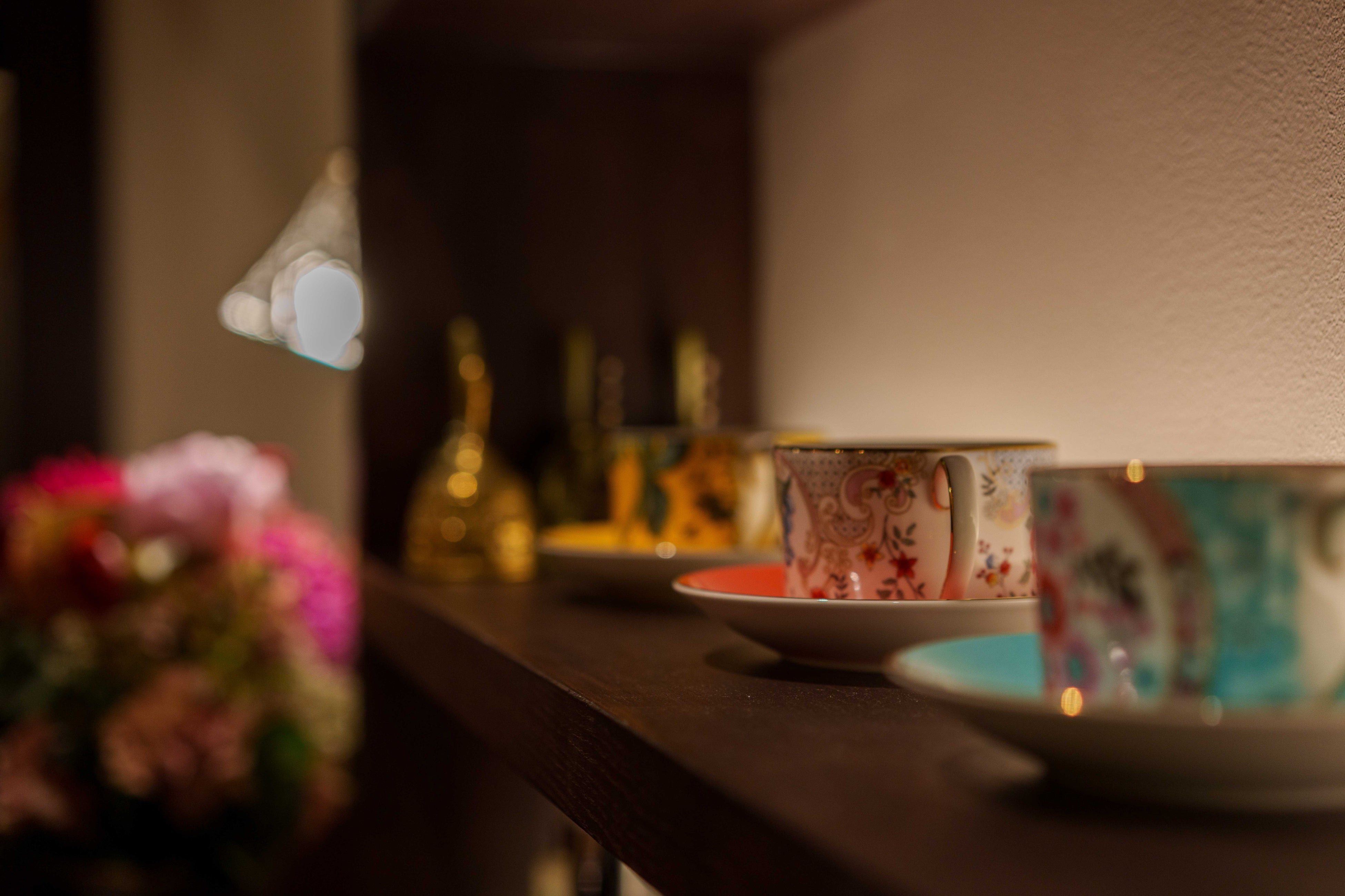 BARカウンターで贅沢な時間を