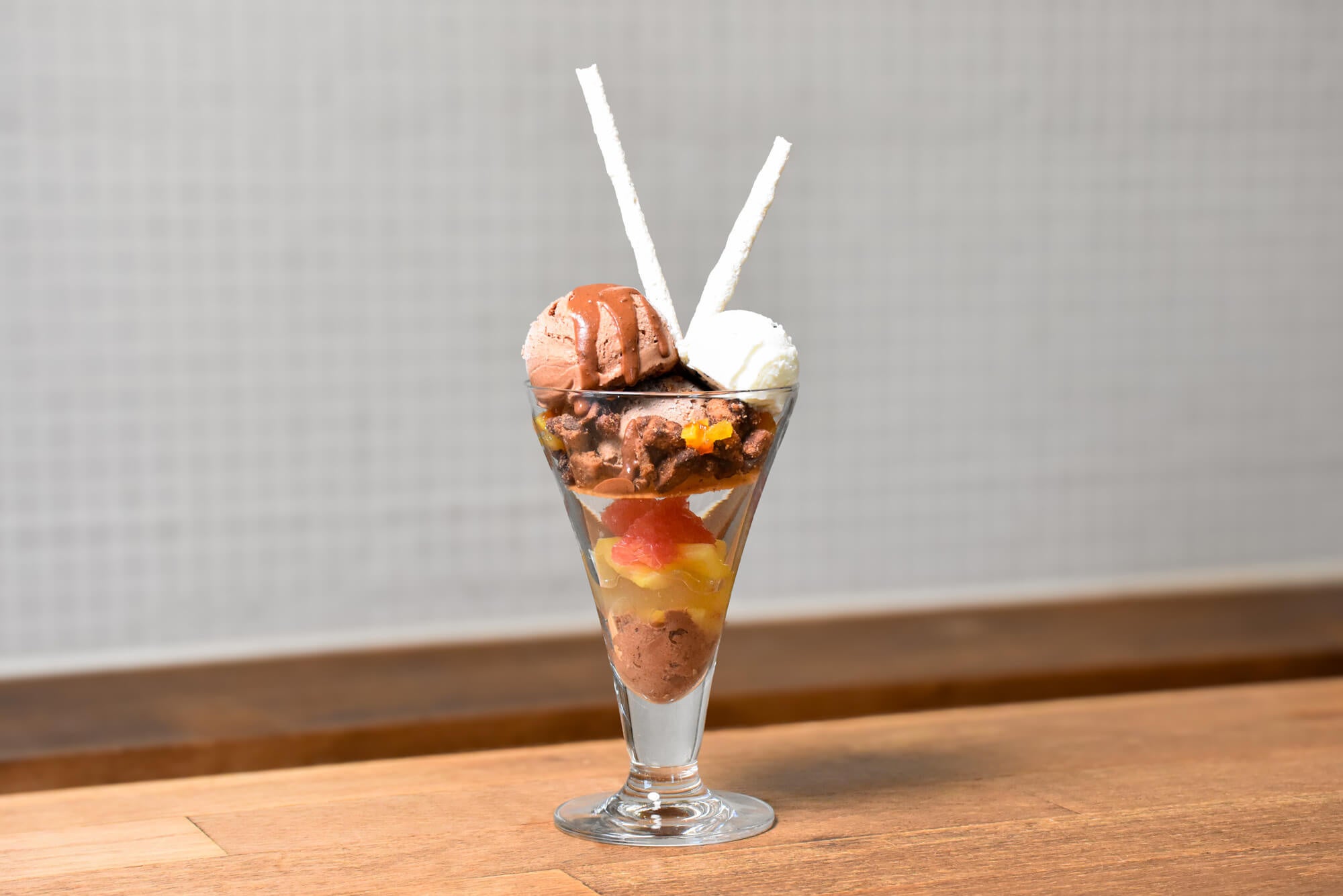 Minimal富ヶ谷本店に夏パフェ登場。トロピカルフルーツと7カ国のカカオ