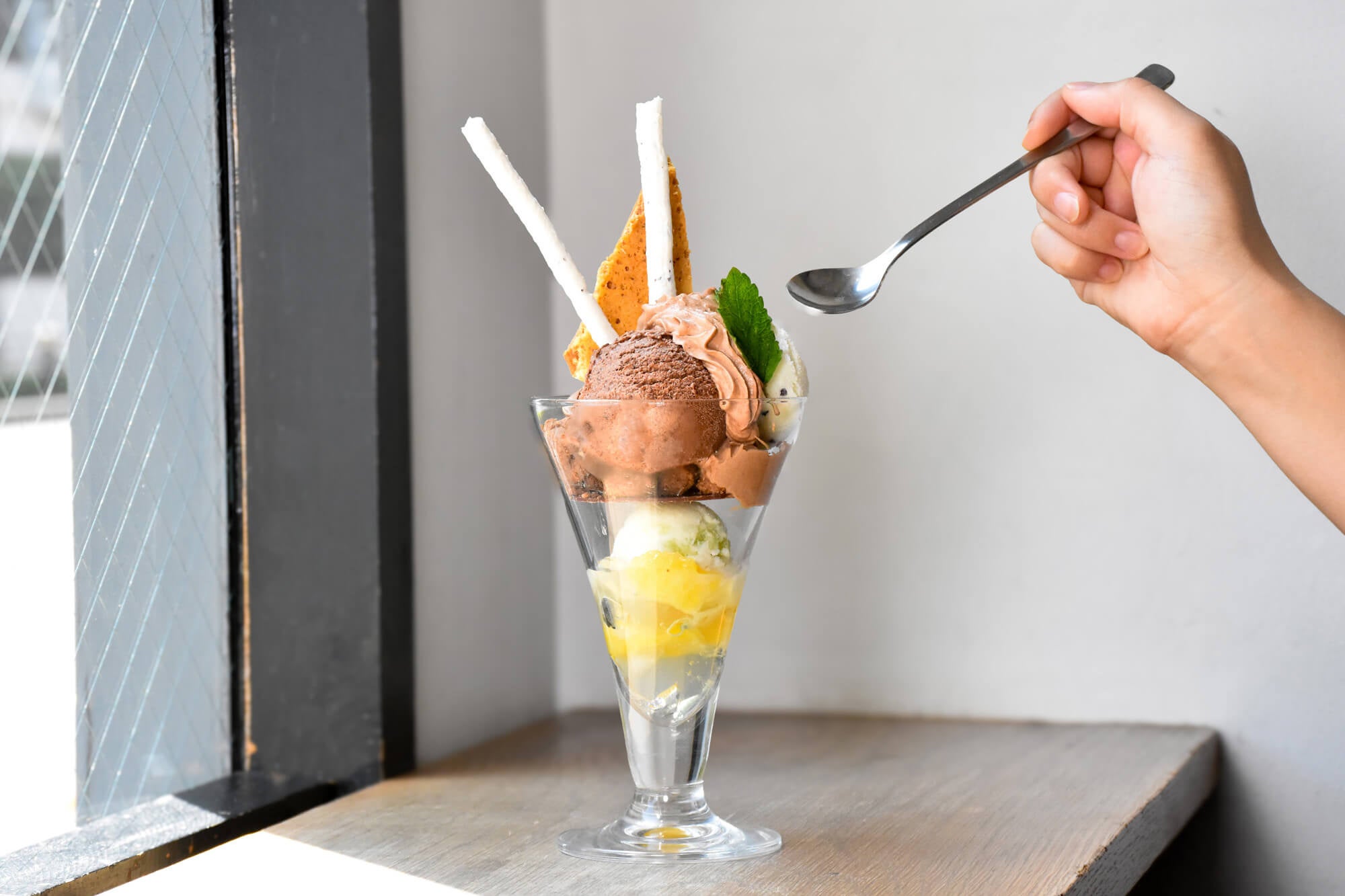 Minimalから、世界を旅する「夏パフェ」が登場！6カ国のカカオを8つの