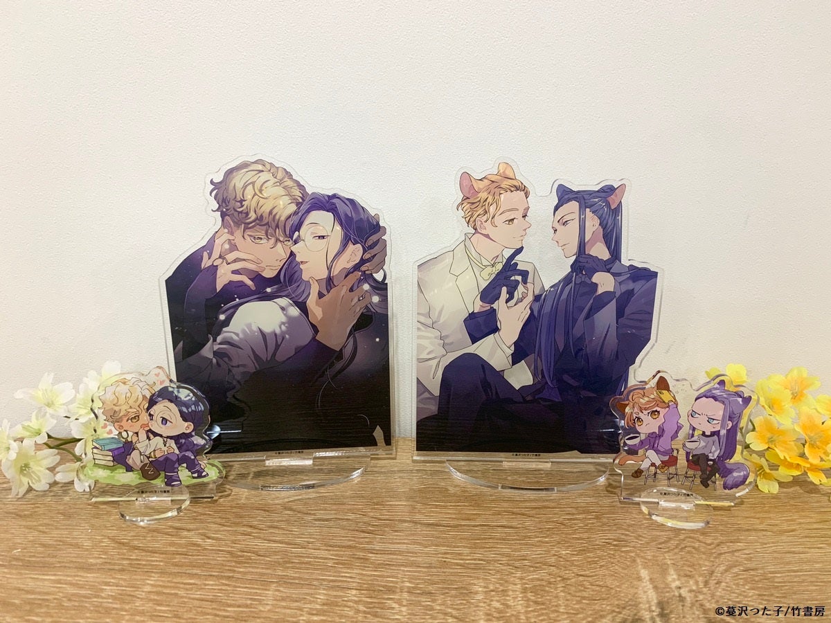 ▲中央の2種がキャラアクリルフィギュア