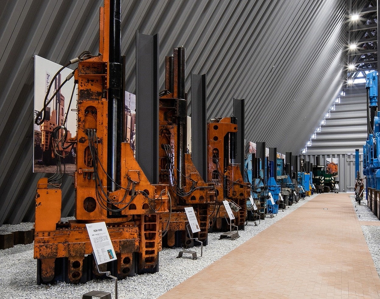 圧入機の進化がわかる実機展示