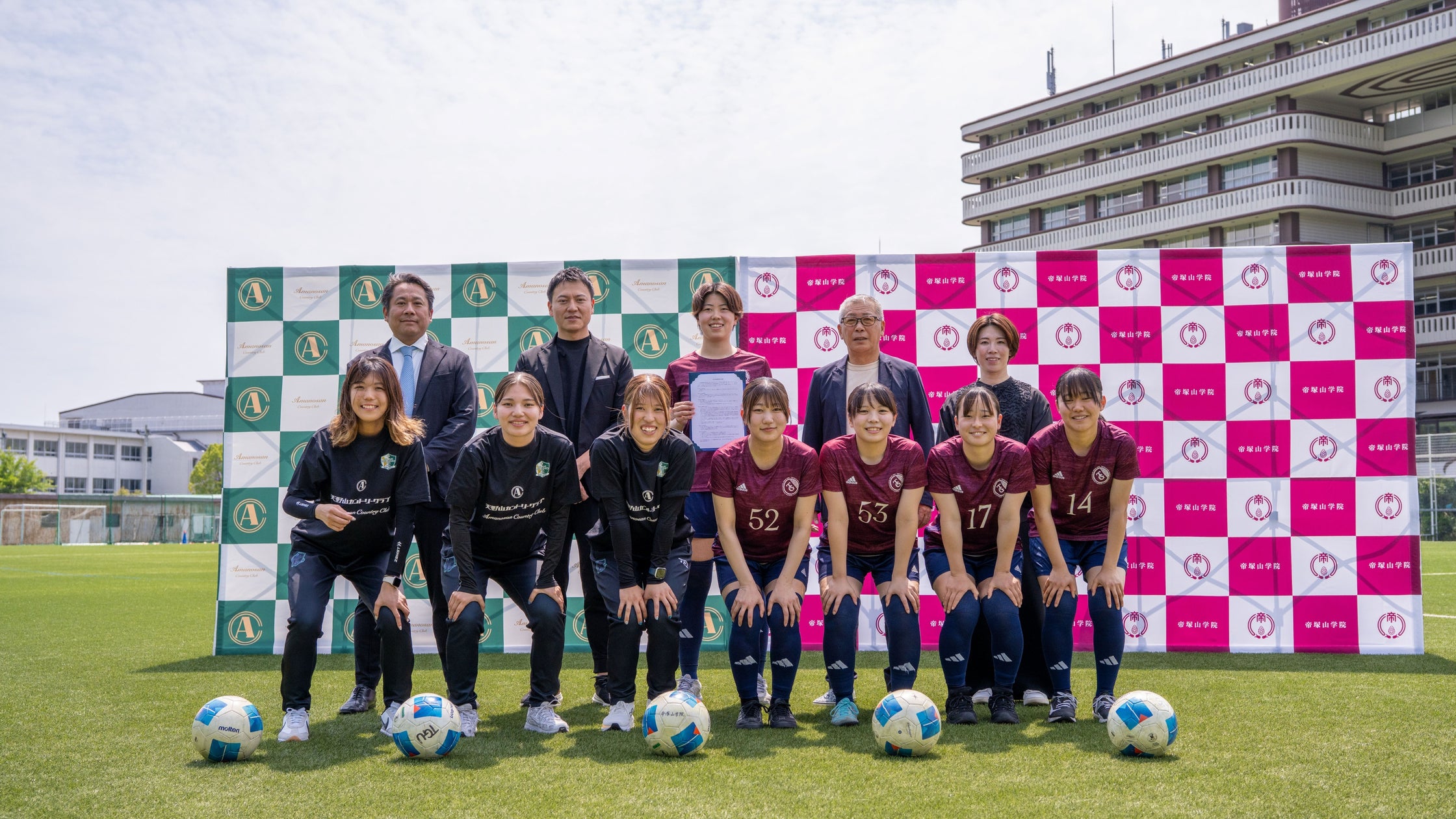 帝塚山学院大学女子サッカー部とゴルフ場運営企業がスポンサー契約を締結
