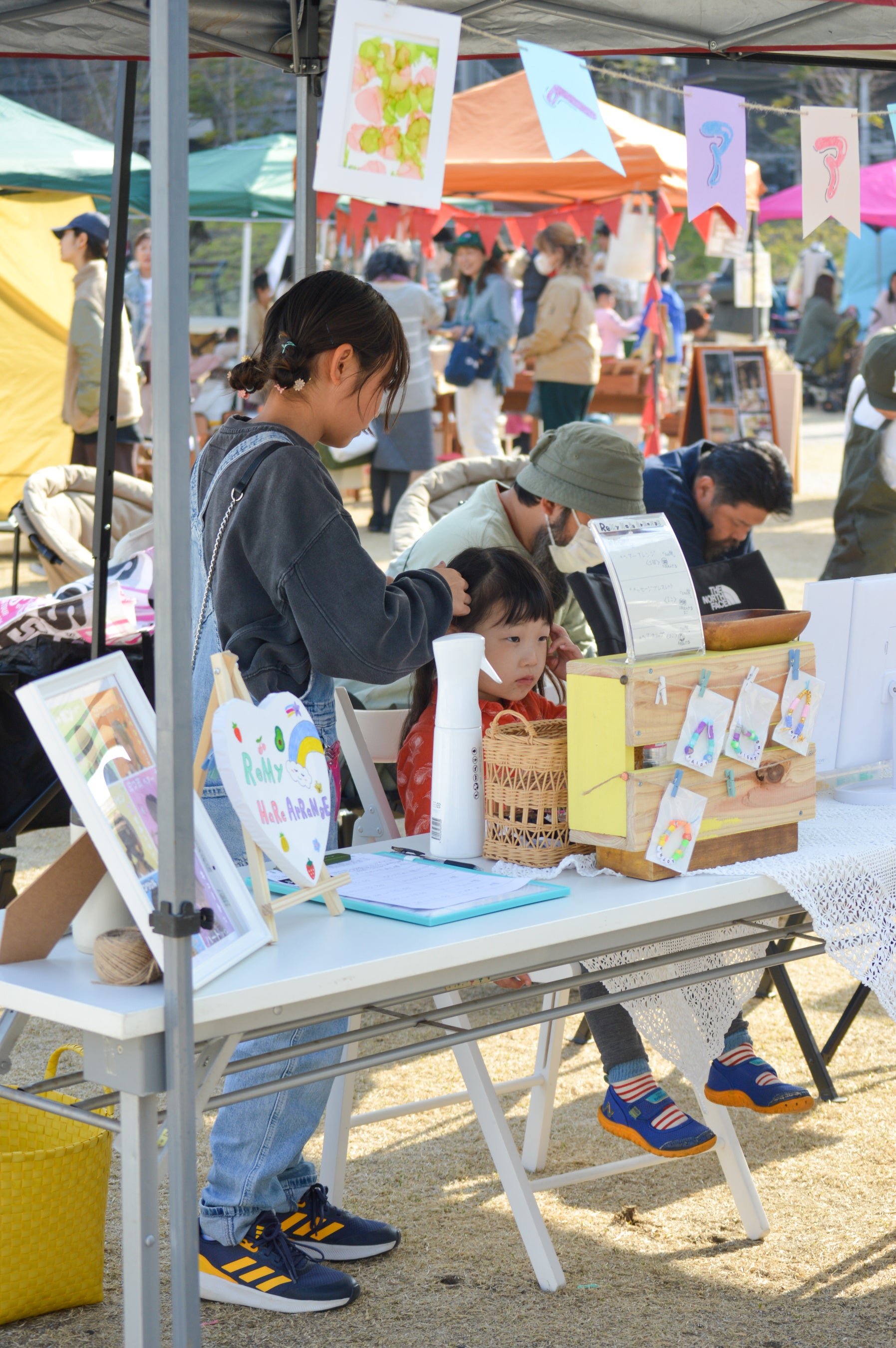 ヘアアレンジとブレスレットを販売した「レミーヘアアレンジ」