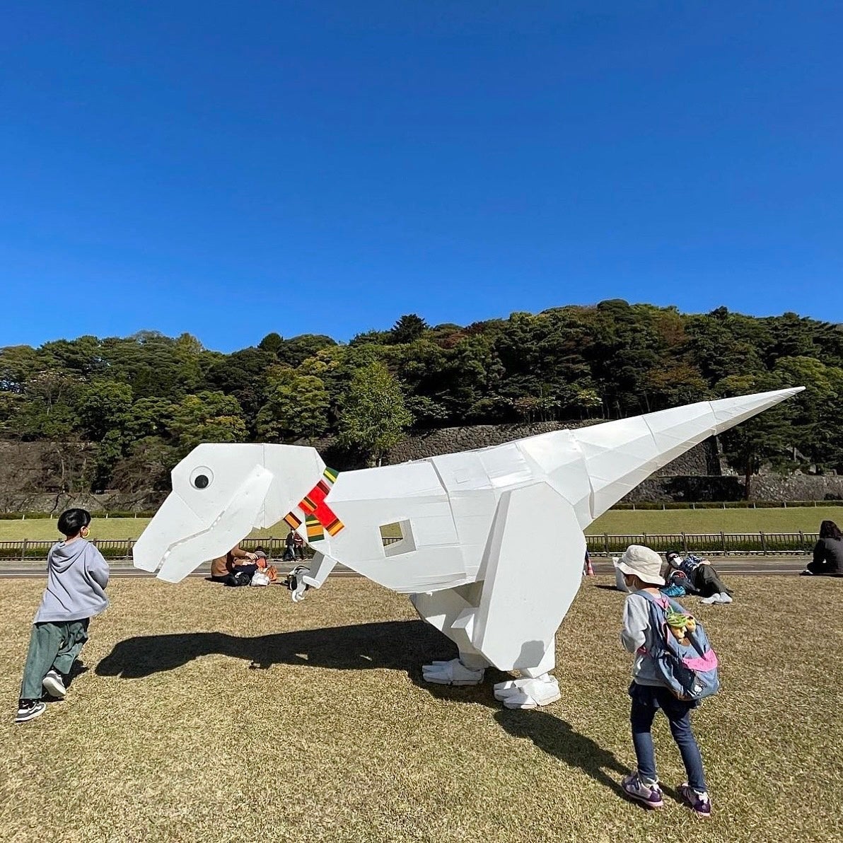 「工房ヒゲキタ」による外骨格恐竜「うちのシロ」