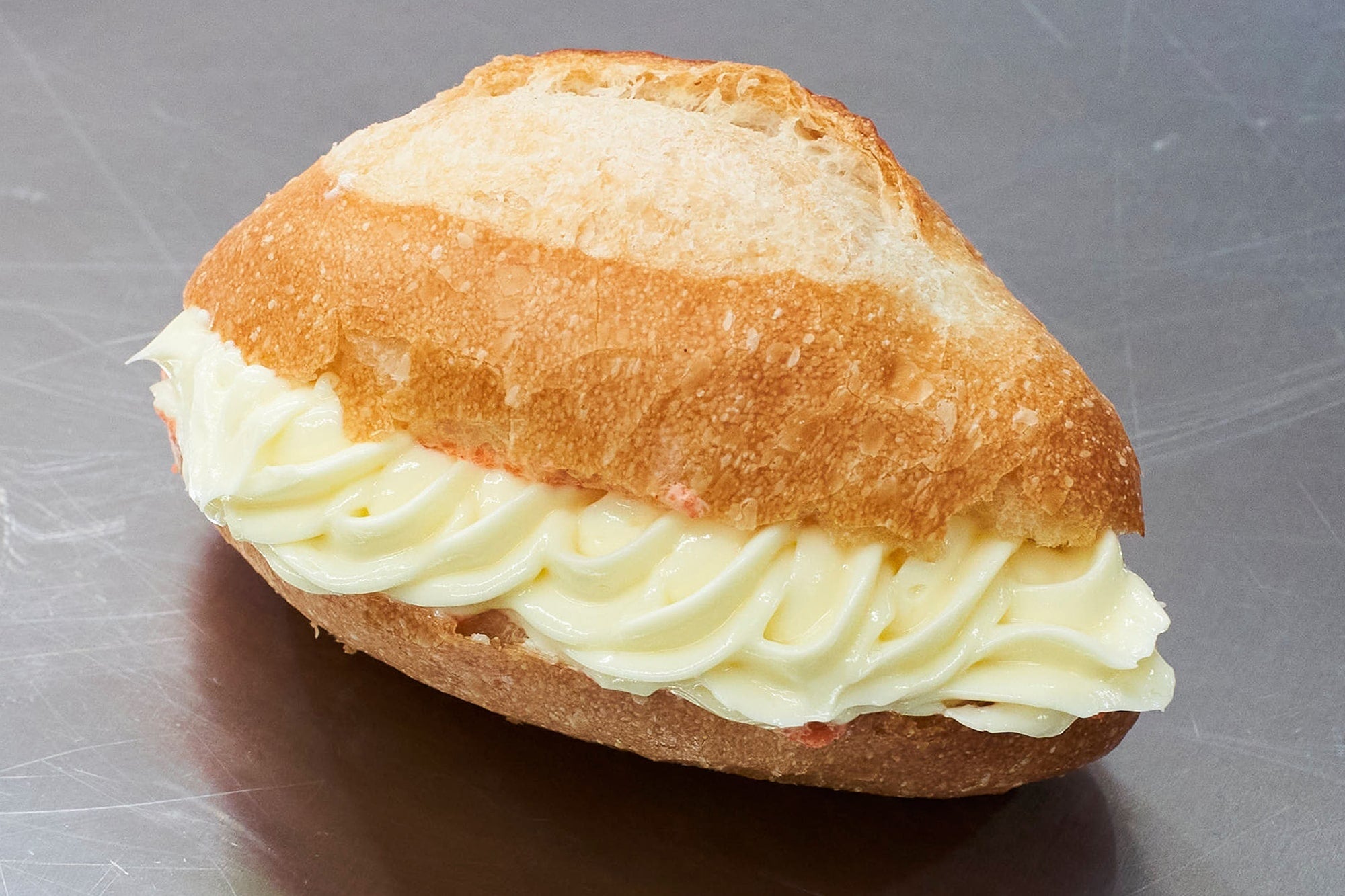 明太子とミルクフランス「福さ屋の生明太ミルクフランス」