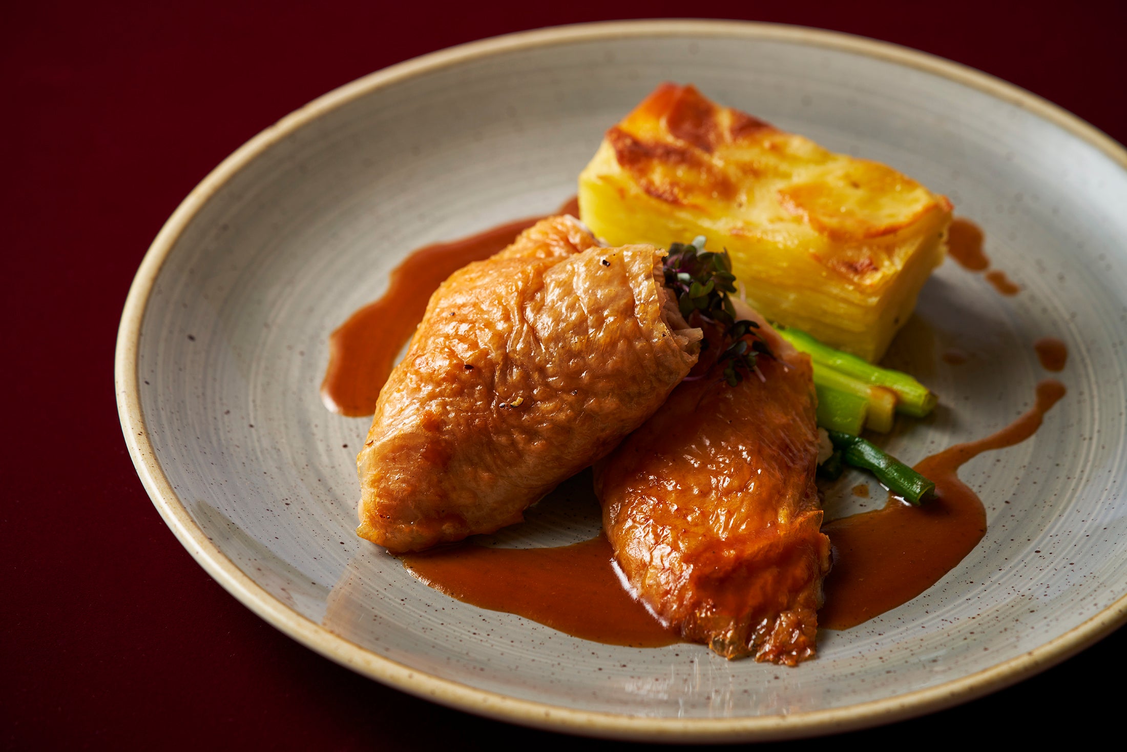 メイン：京都地鶏のロースト 九条ねぎとグラタンポテト 香り高いジュとともに