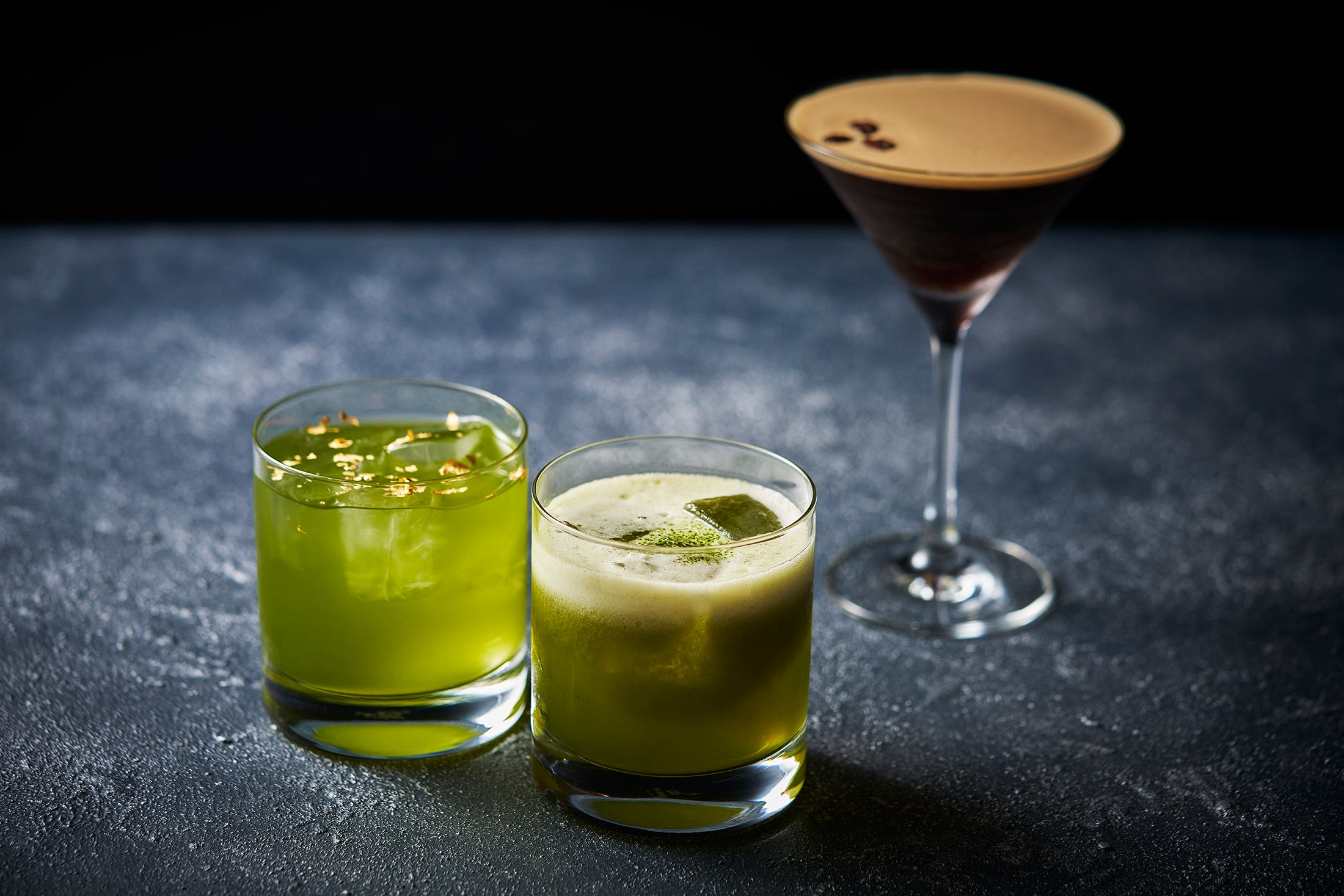 写真左から清水ジントニック 1,800円 、東山コラーダ 1,500円、エスプレッソマティーニ 1,800円　※全て通常メニュー