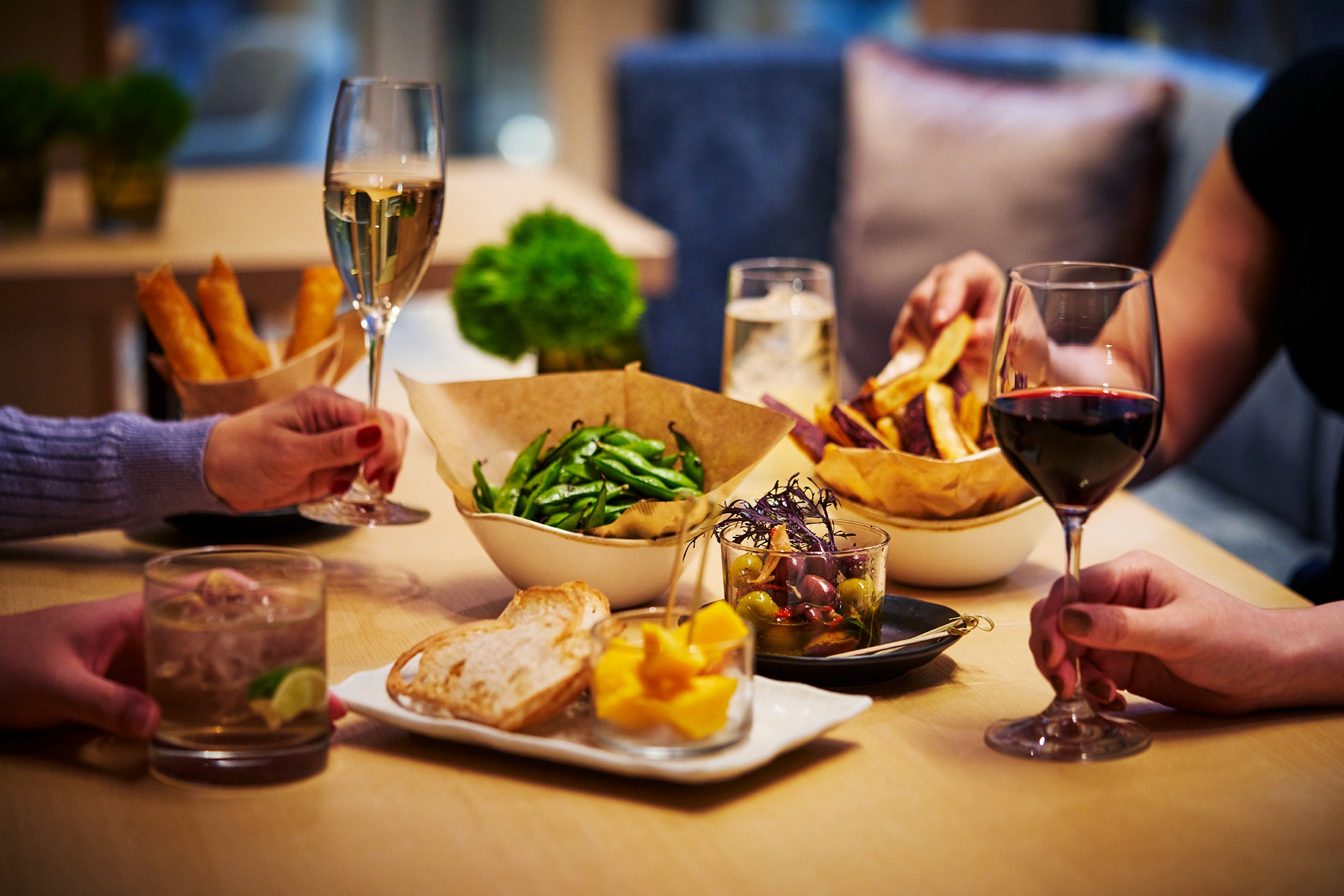 ラウンジ・バー「OPEN」食事イメージ